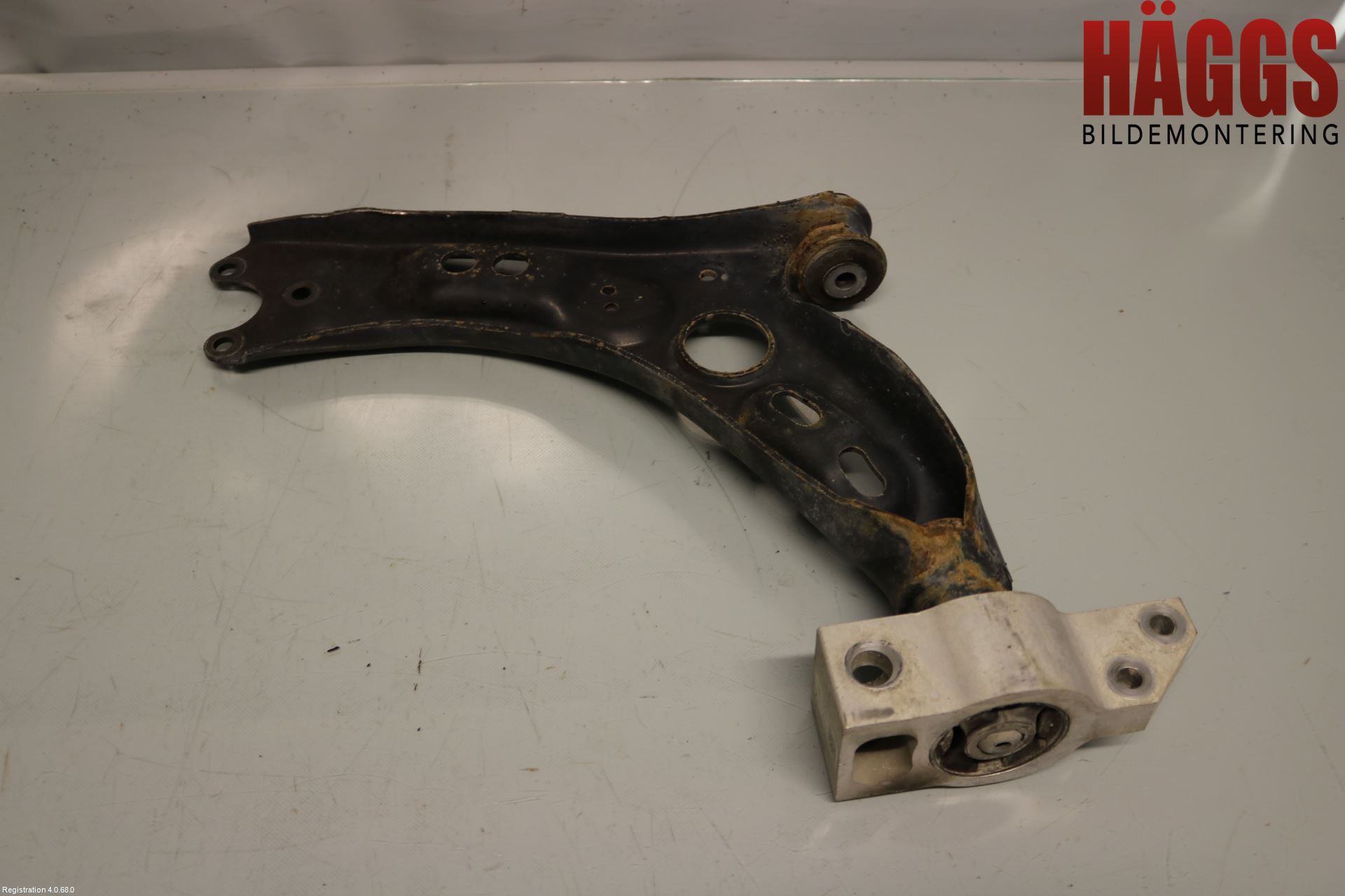 Volkswagen VW PASSAT 11-14 Bärarm Fram Undre Hö