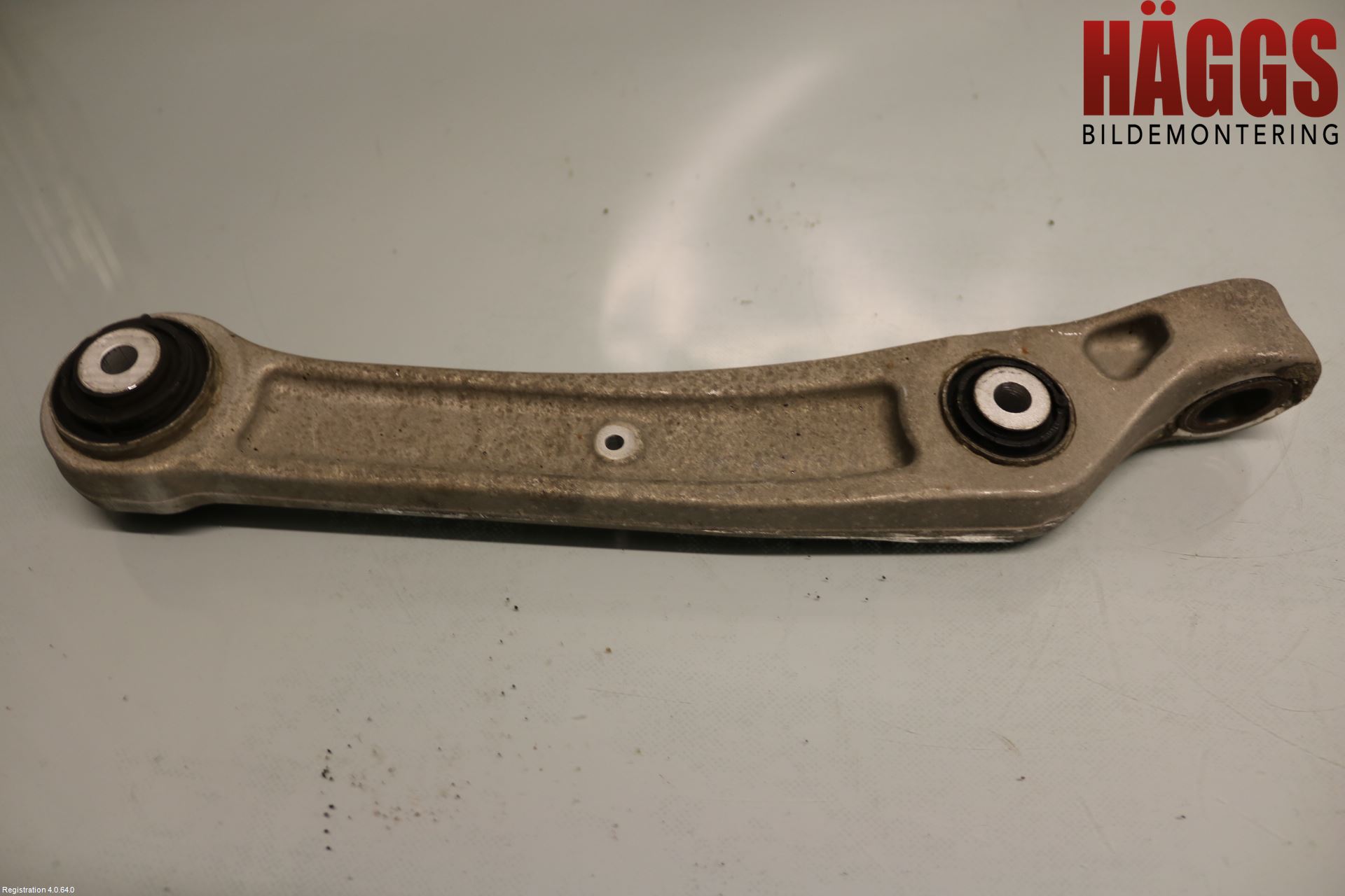 Volkswagen VW TOUAREG CR 18- Bärarm Fram Undre Vä