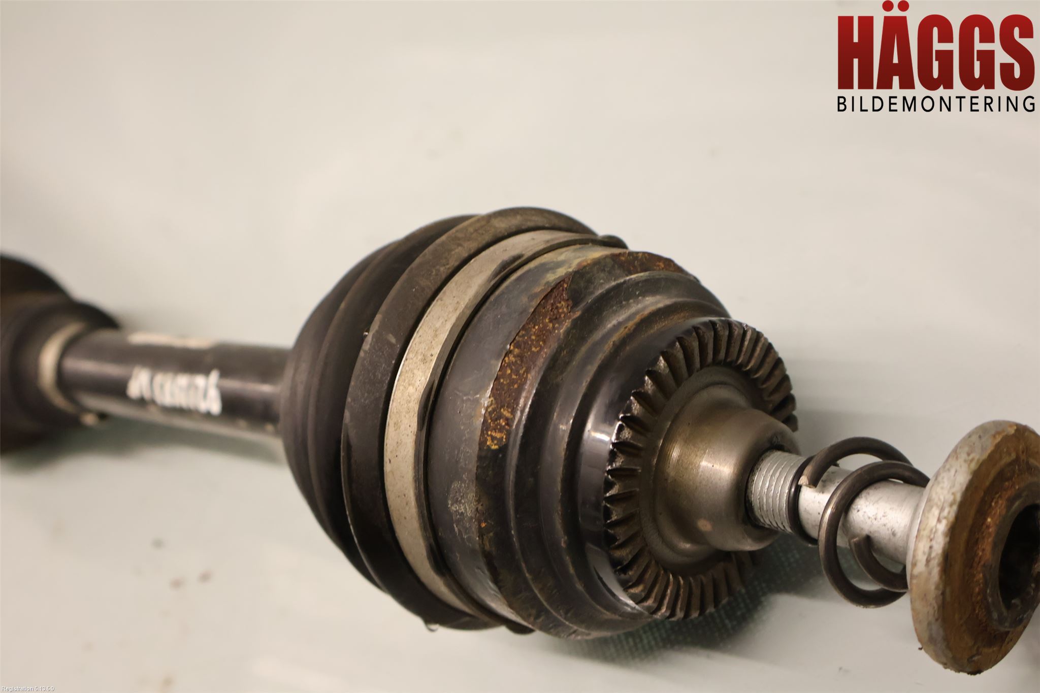 BMW 5 G30/G31/F90 17-23 Drivaxel Fram Vänster