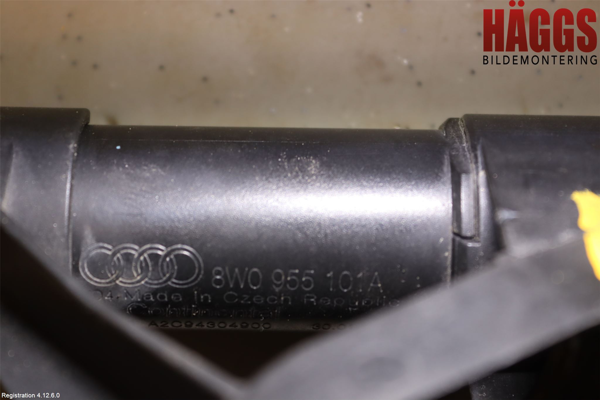 Audi A4/S4 B9 16-19 Spolarmunstycke Strålkastare
