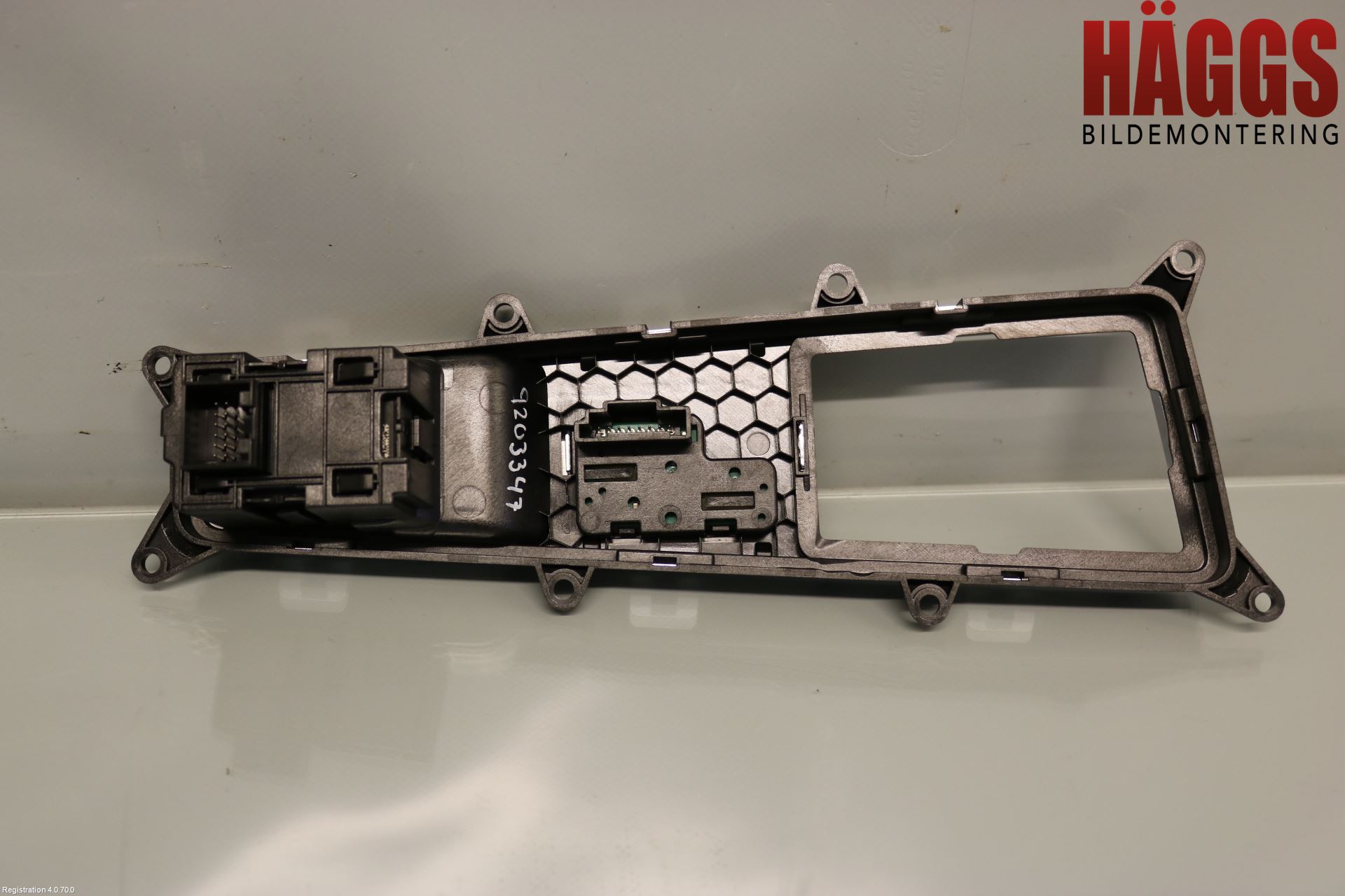 Audi A6 F2/C8 19- Strömställare Parkeringsbroms