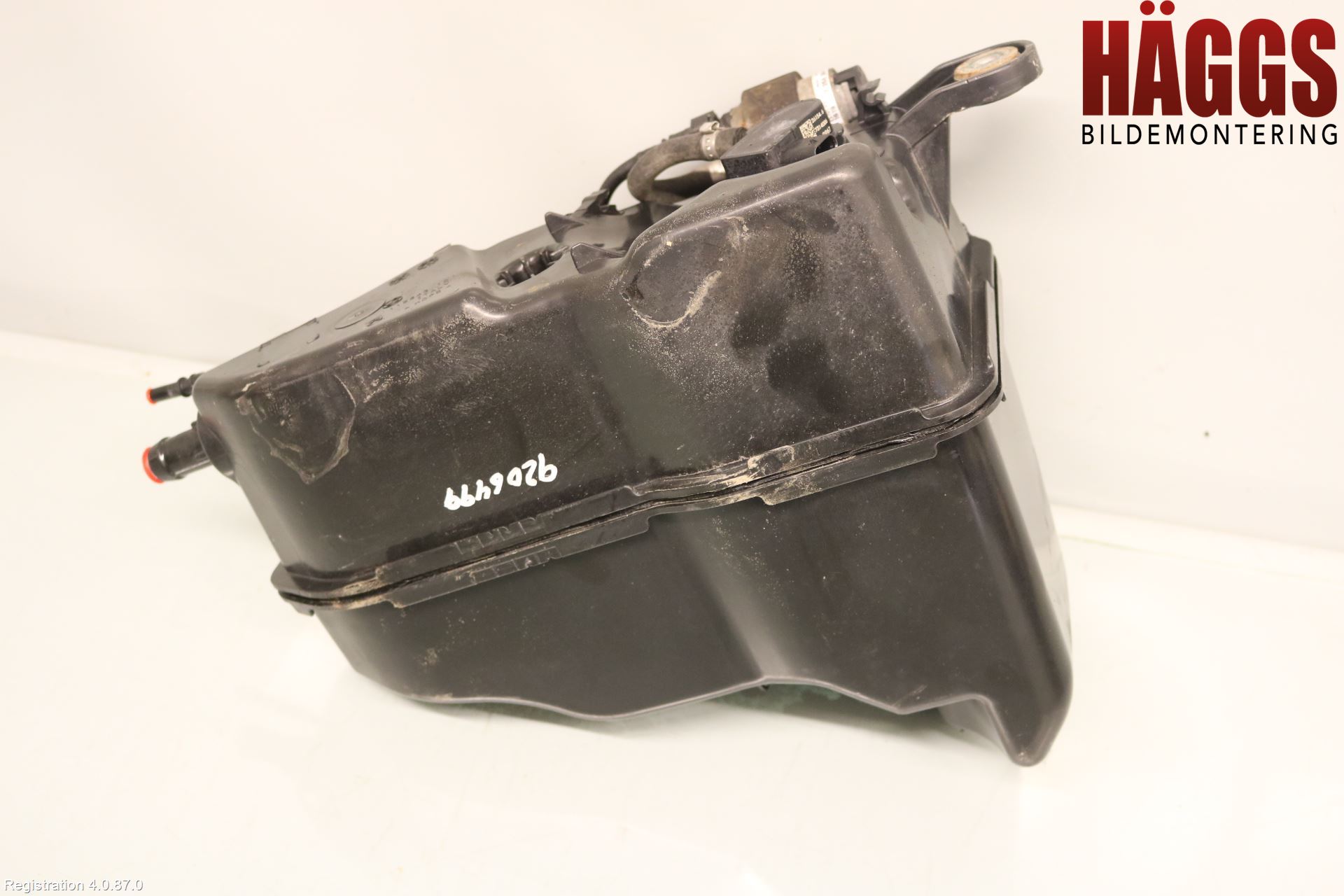 BMW 5 G30/G31/F90 17-23 Adblue Tank