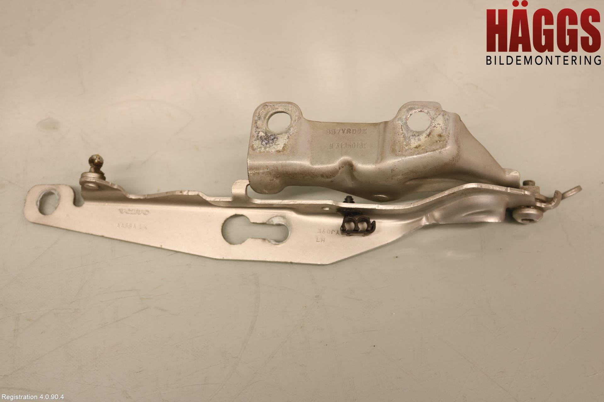 Volvo V70 08-13 Huvgångjärn