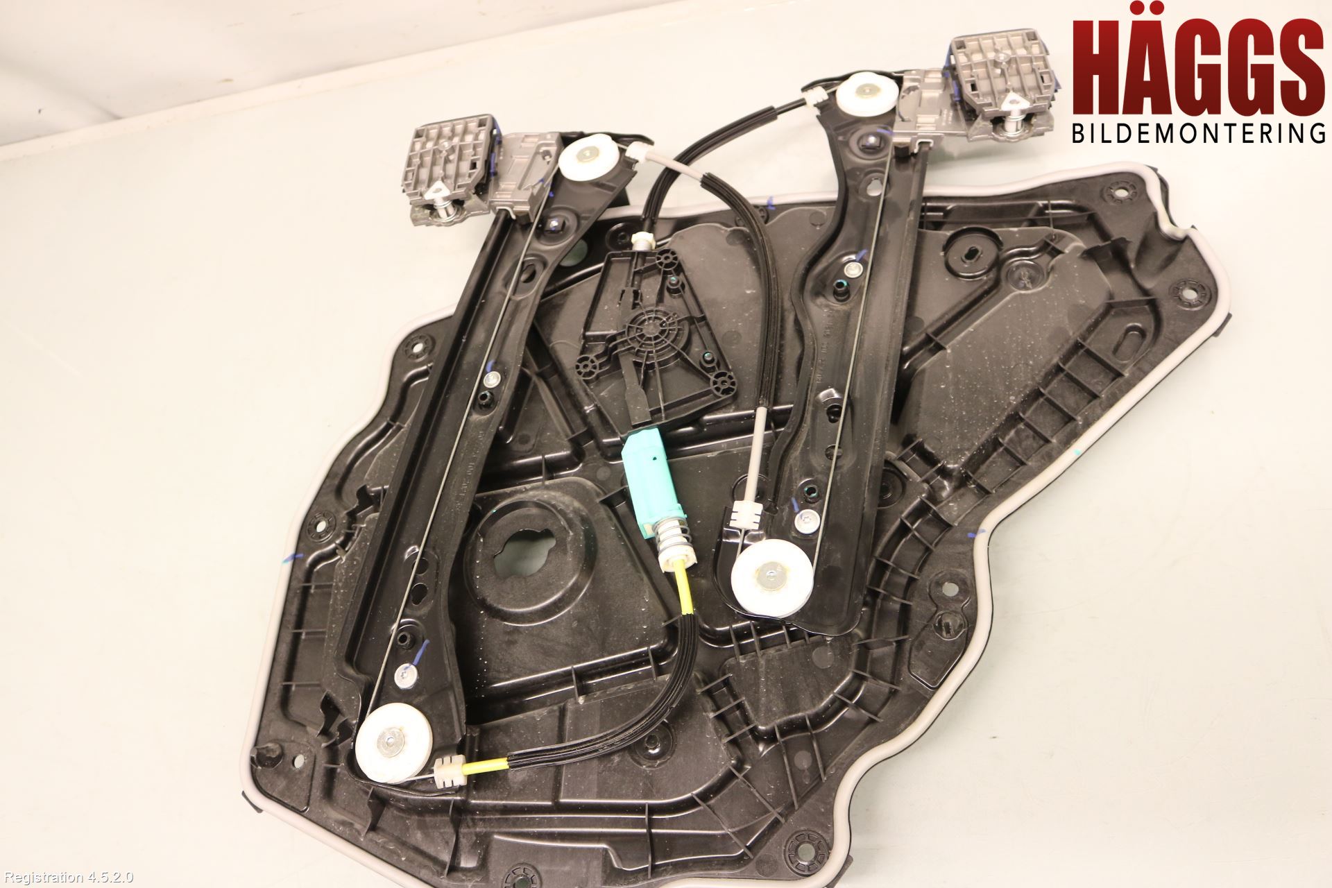 Tesla MODEL Y 21- Fönsterhissmekanism