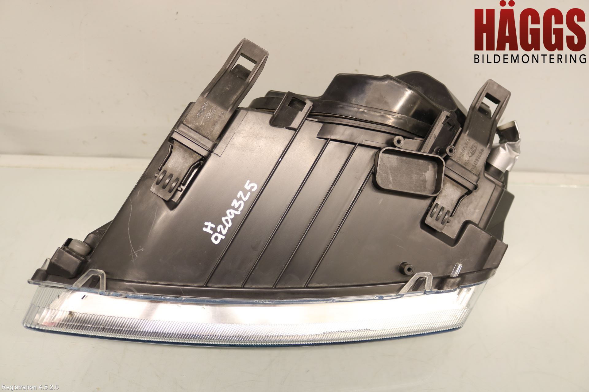 Ford FOCUS     04-07 Strålkastare Höger