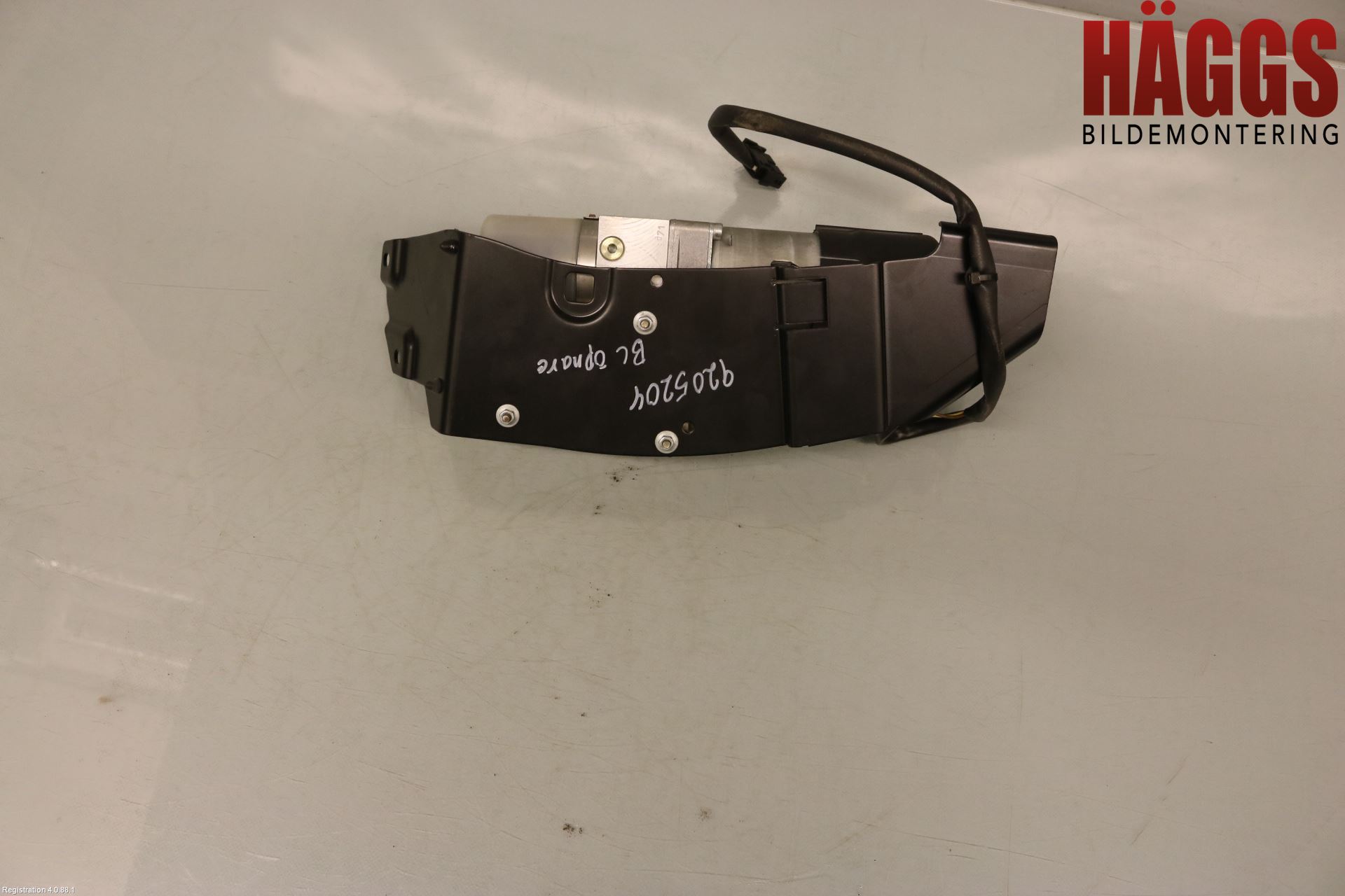 BMW 5 E60/61 Sed/Tou 02-10 Bakluckeöppnare Automatisk