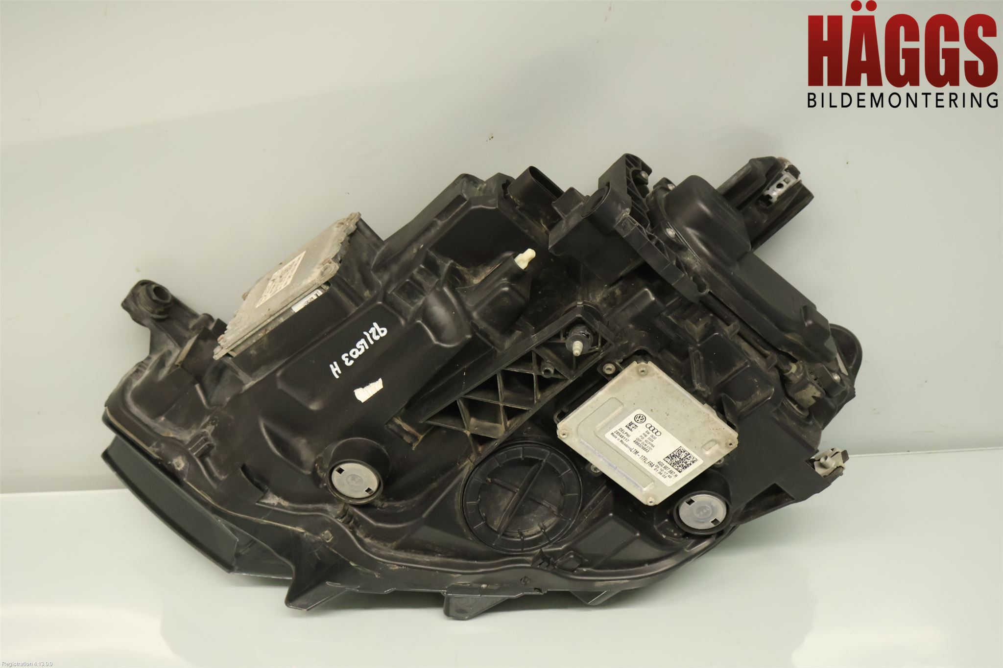Volkswagen VW PASSAT 15-19 Strålkastare Höger