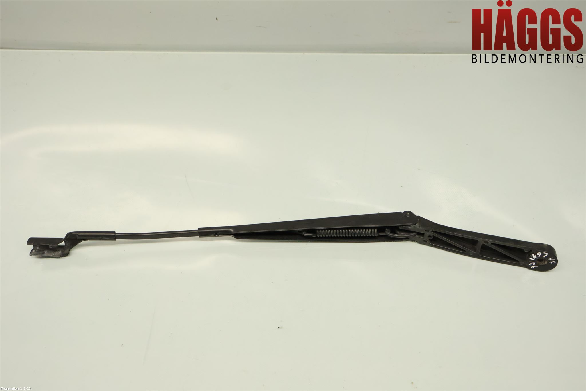 Volkswagen VW PASSAT 20-24 Torkararm Armar Vindruta