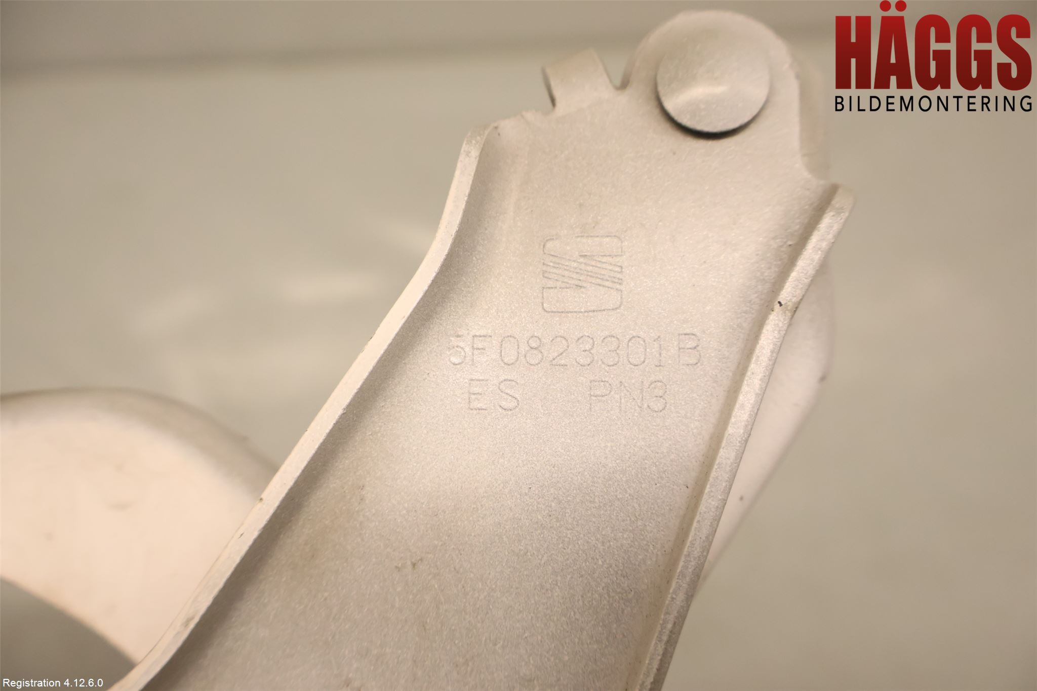 Seat LEON 13-20 Huvgångjärn