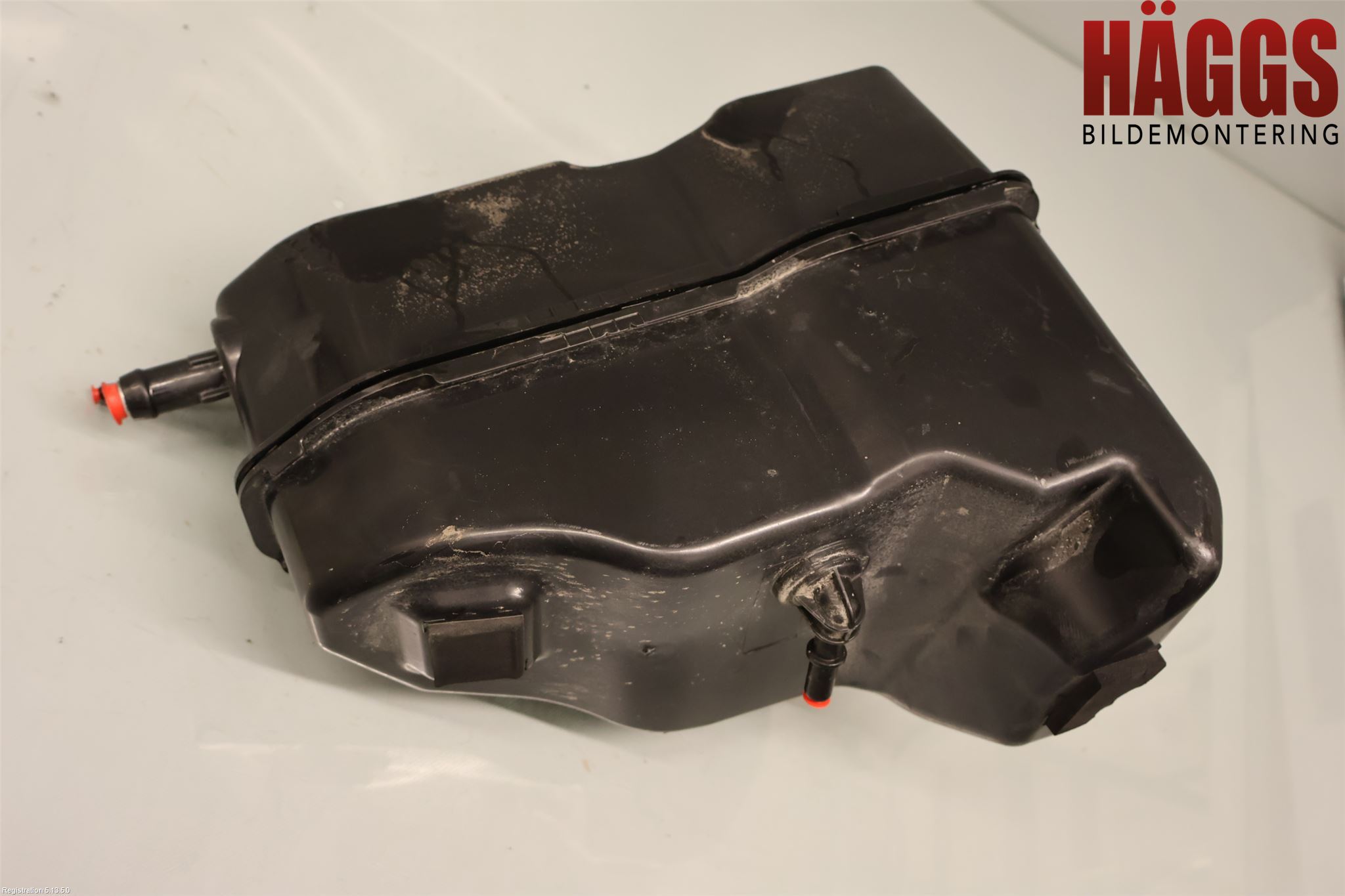 BMW 5 G30/G31/F90 17-23 Adblue Tank