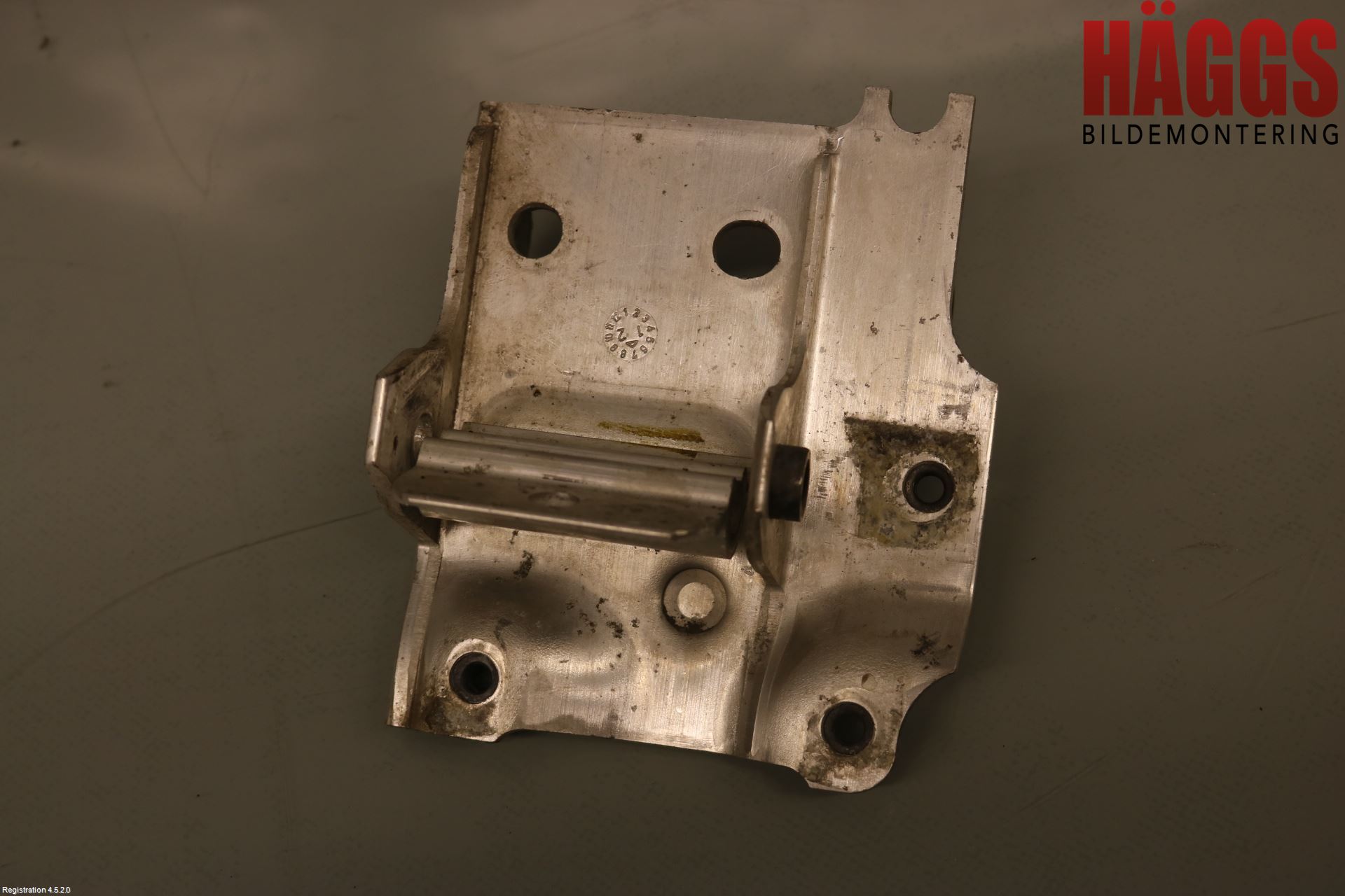 BMW 5 F10/F11/F18 09-17 Stötfångarfäste Fram Hö