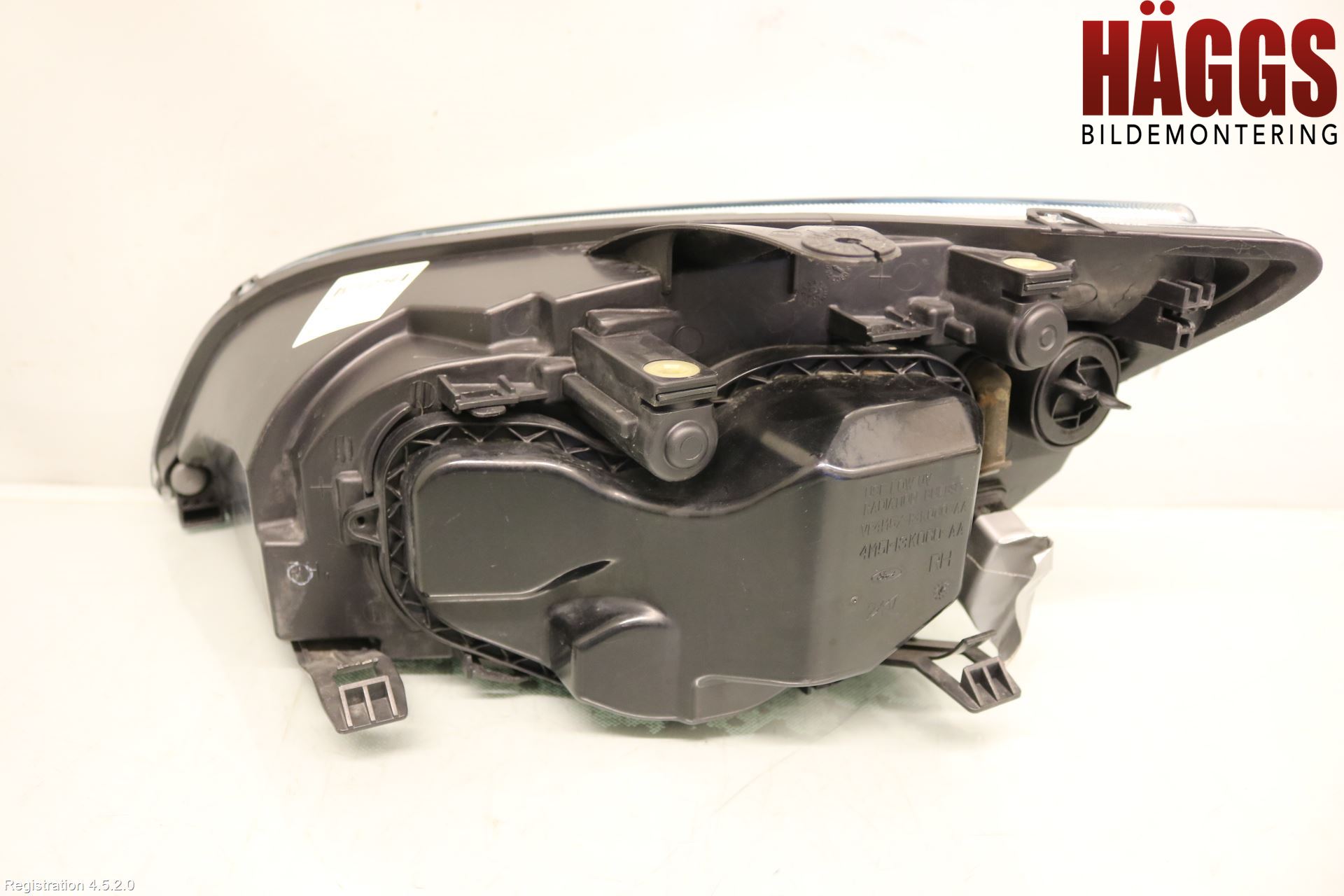 Ford FOCUS     04-07 Strålkastare Höger