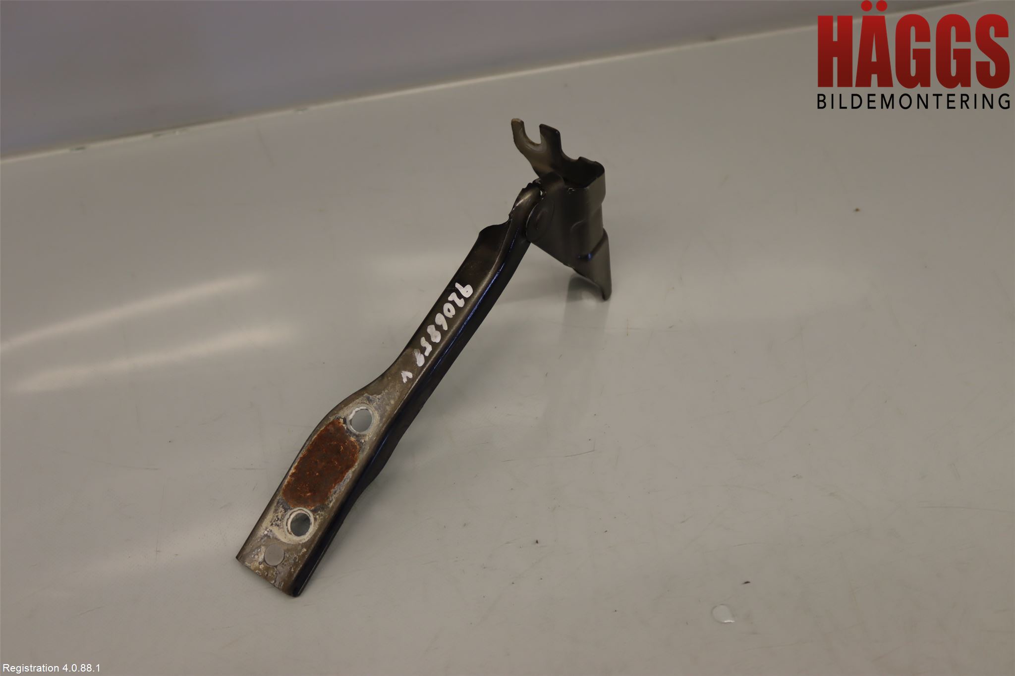 Volkswagen VW POLO 10-17 Huvgångjärn