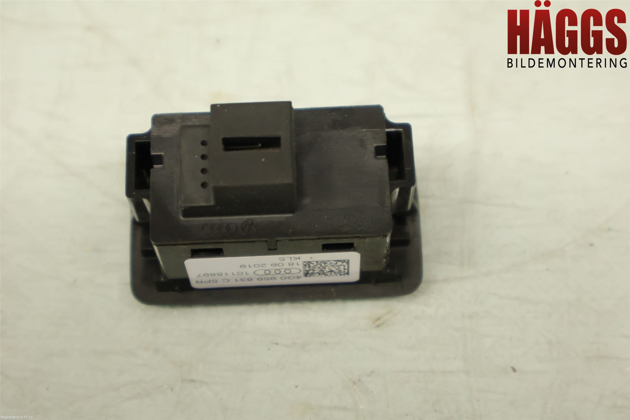 Audi A4/S4 B9 20- Strömställare Baklucka
