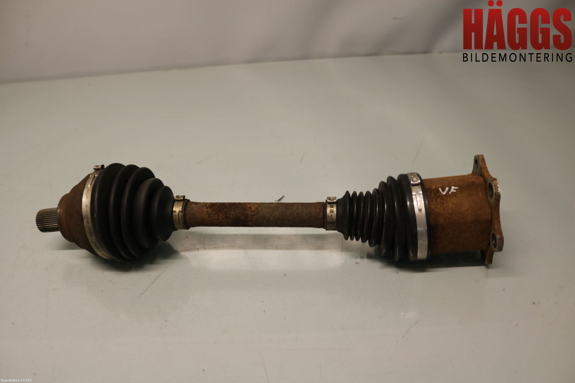 Volkswagen VW TOURAN 16- Drivaxel Fram Vänster