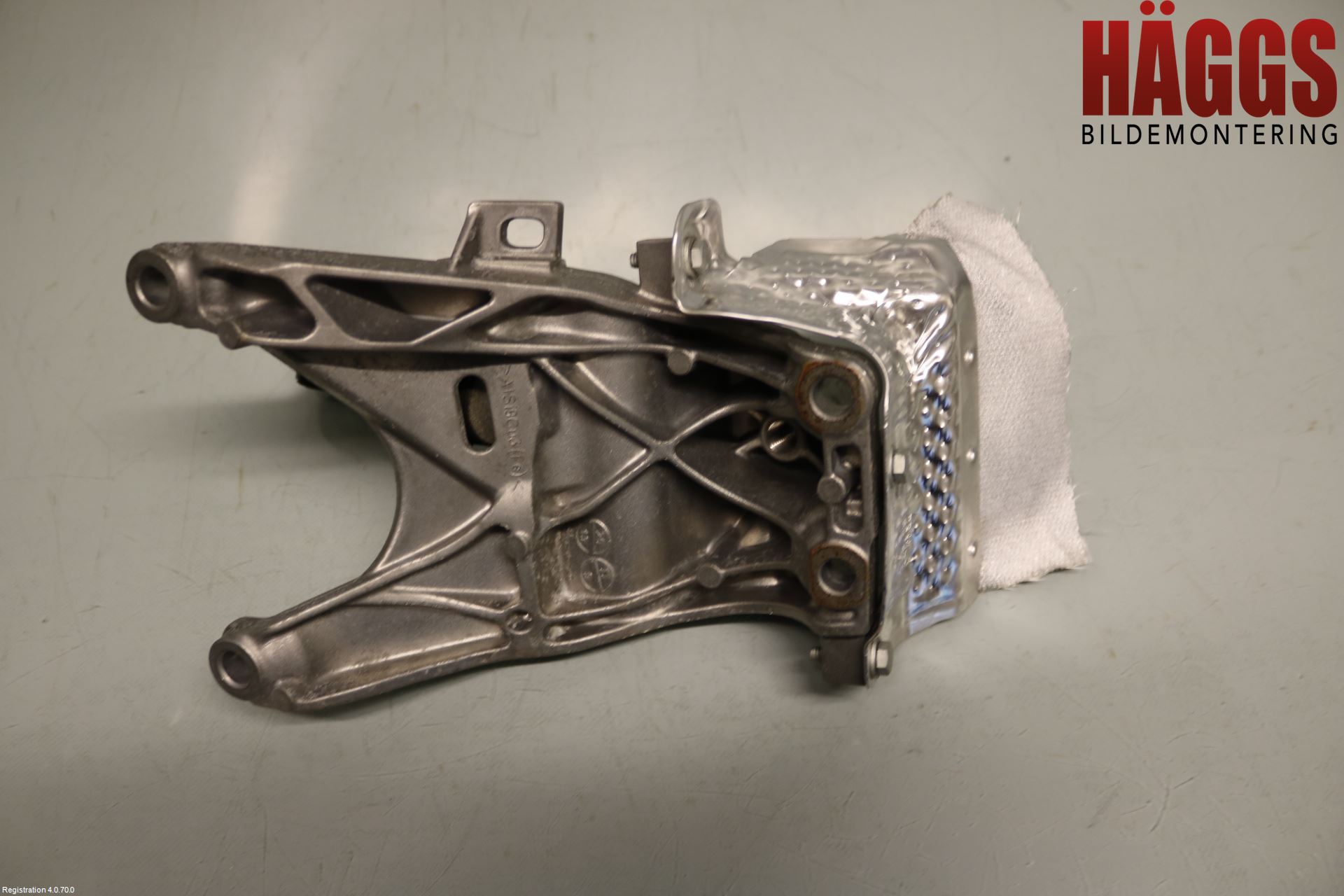 Audi A6 F2/C8 19- Motorfäste