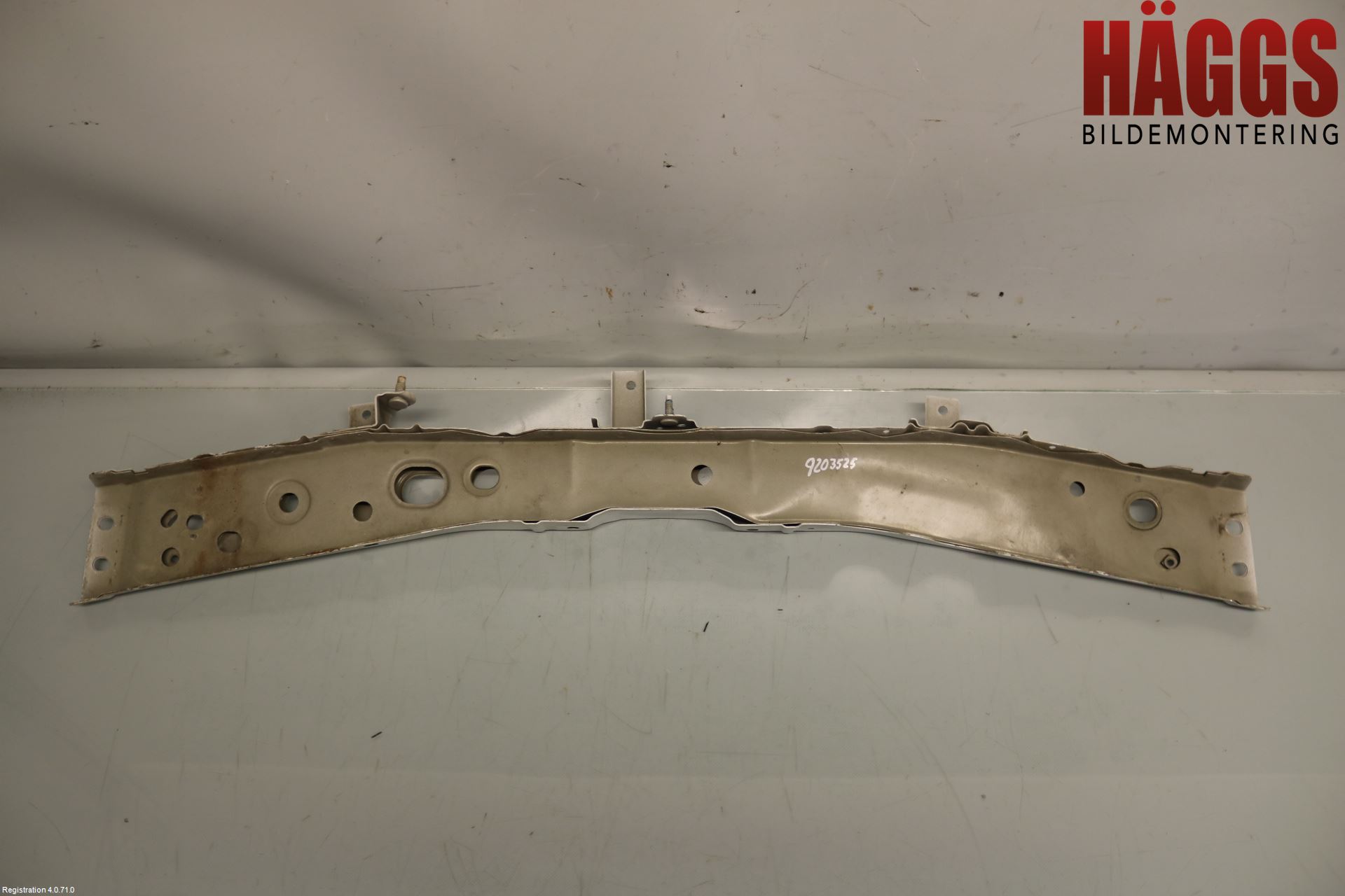 Nissan NOTE E12 14-20 Front Huvlåsplåt-Balk
