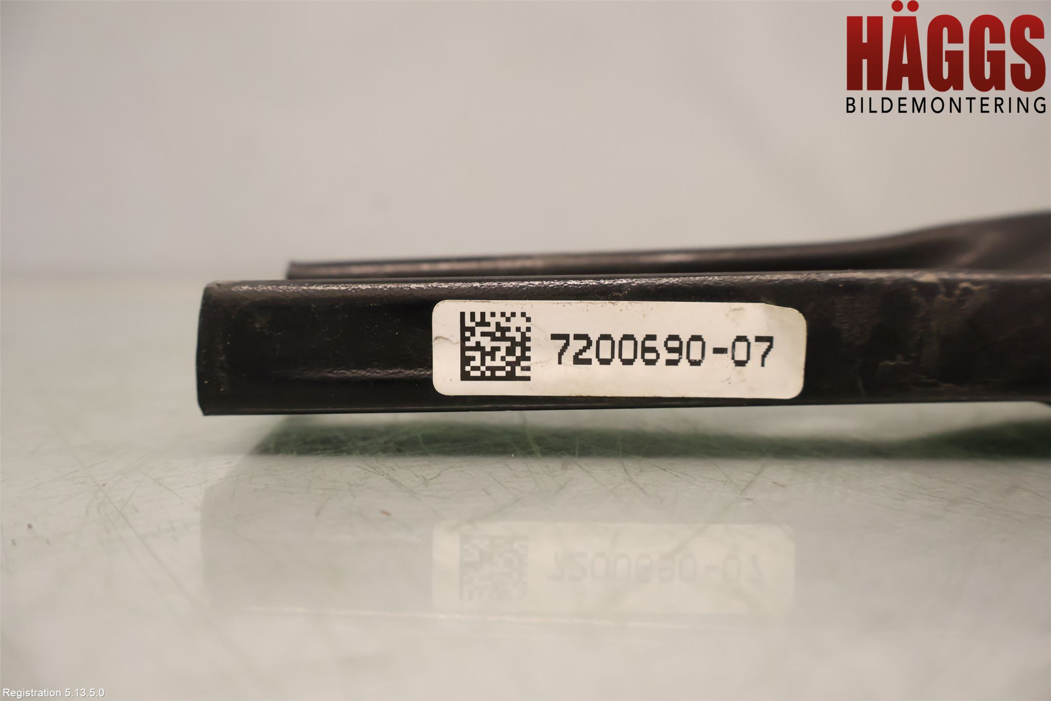BMW 5 F10/F11/F18 09-17 Front Huvlåsplåt-Balk