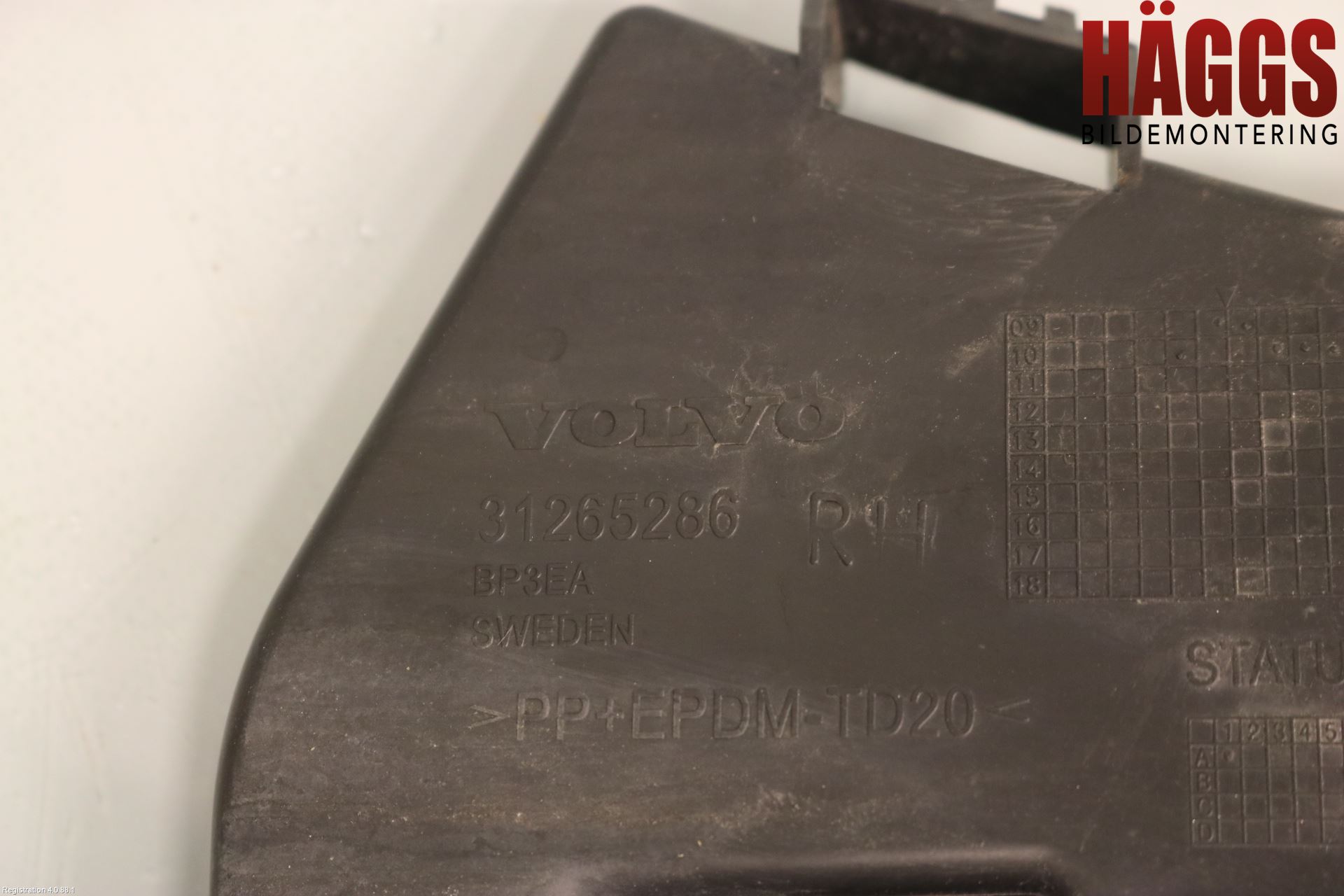 Volvo V60 11-13 Stötfångarfäste Bak Hö
