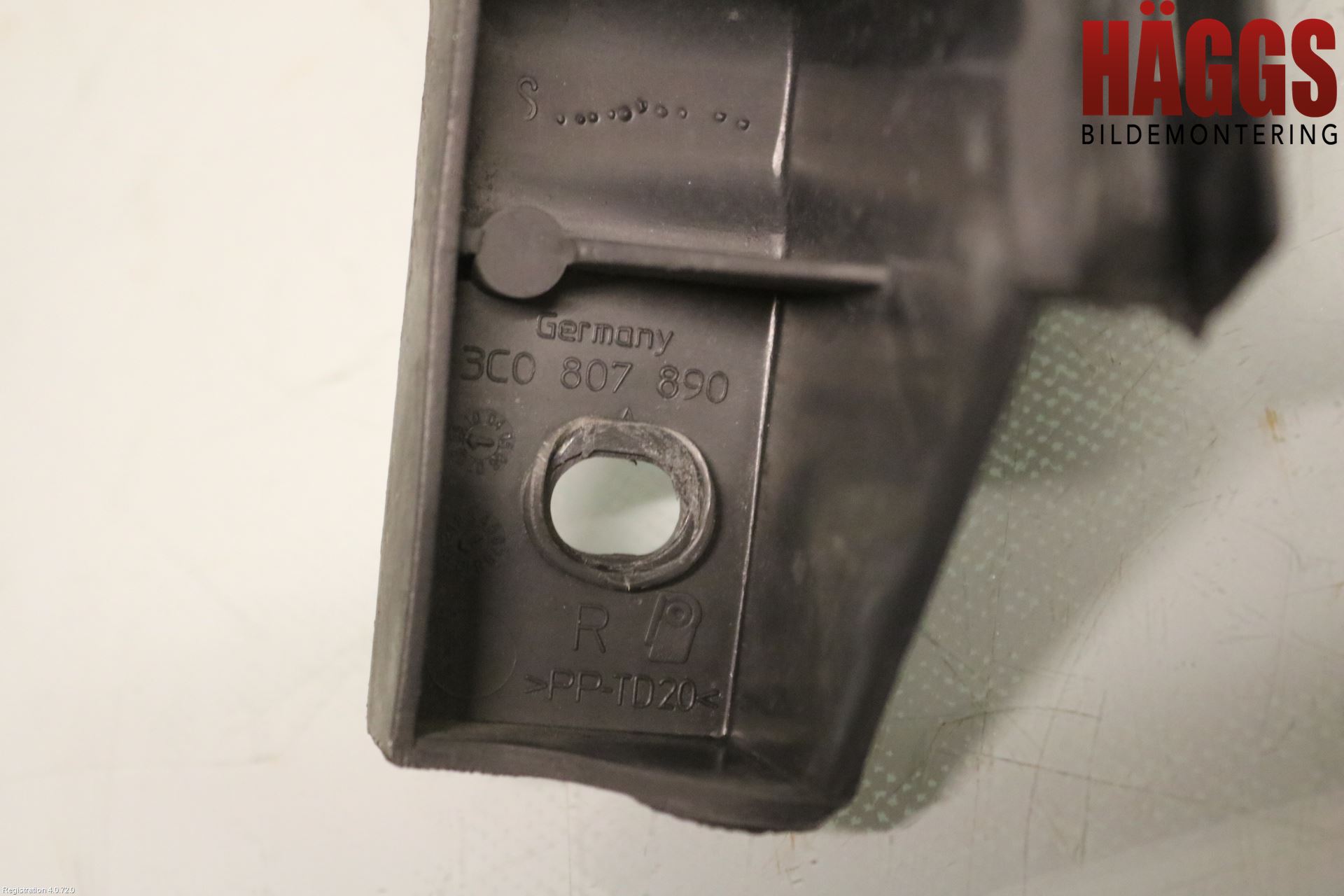Volkswagen VW PASSAT 05-11 Stötfångarfäste Fram Hö