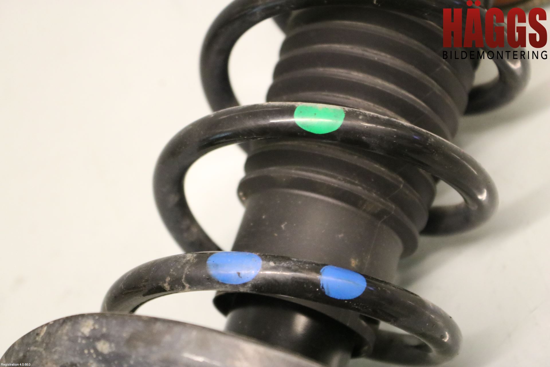 Dacia DOKKER 13- Fjäderben Fram Höger