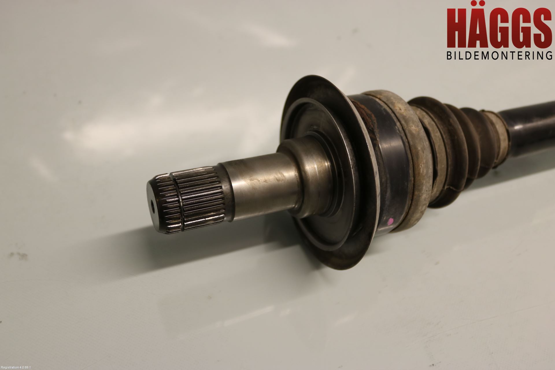 BMW 5 F10/F11/F18 09-17 Drivaxel Bak Höger