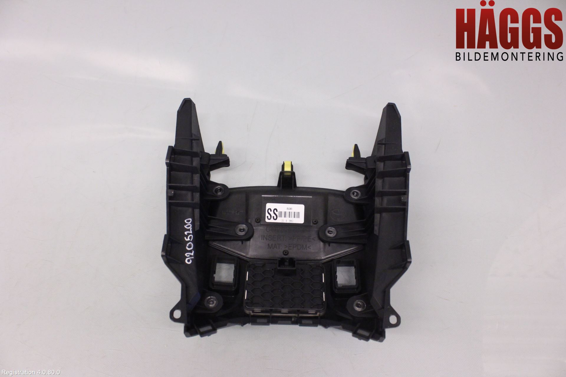 Toyota AVENSIS 16-18 Instrumentkonsoll Mitt