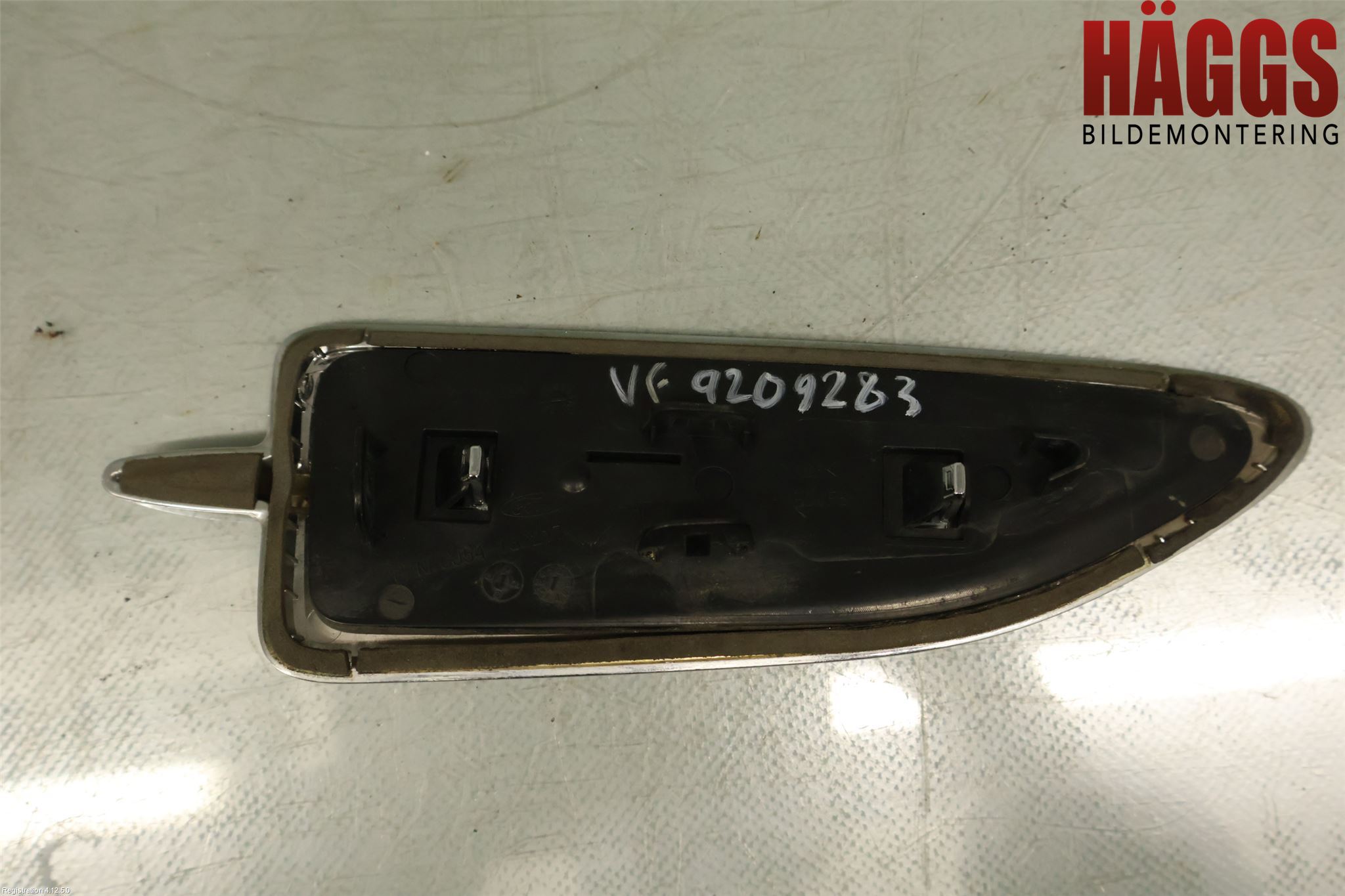 Ford KUGA 13-16 List Framskärm Vä