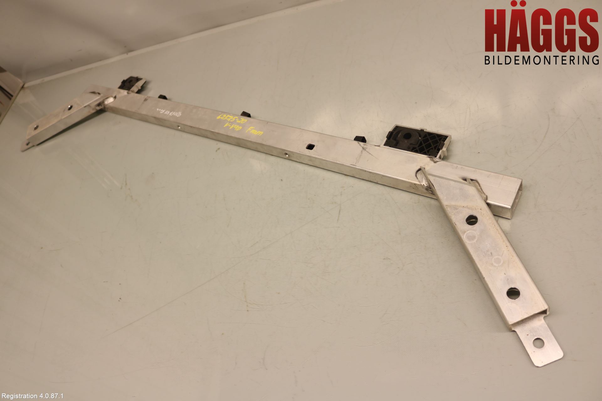 Volvo V90 17->> Kylarfäste-Ram-Balk