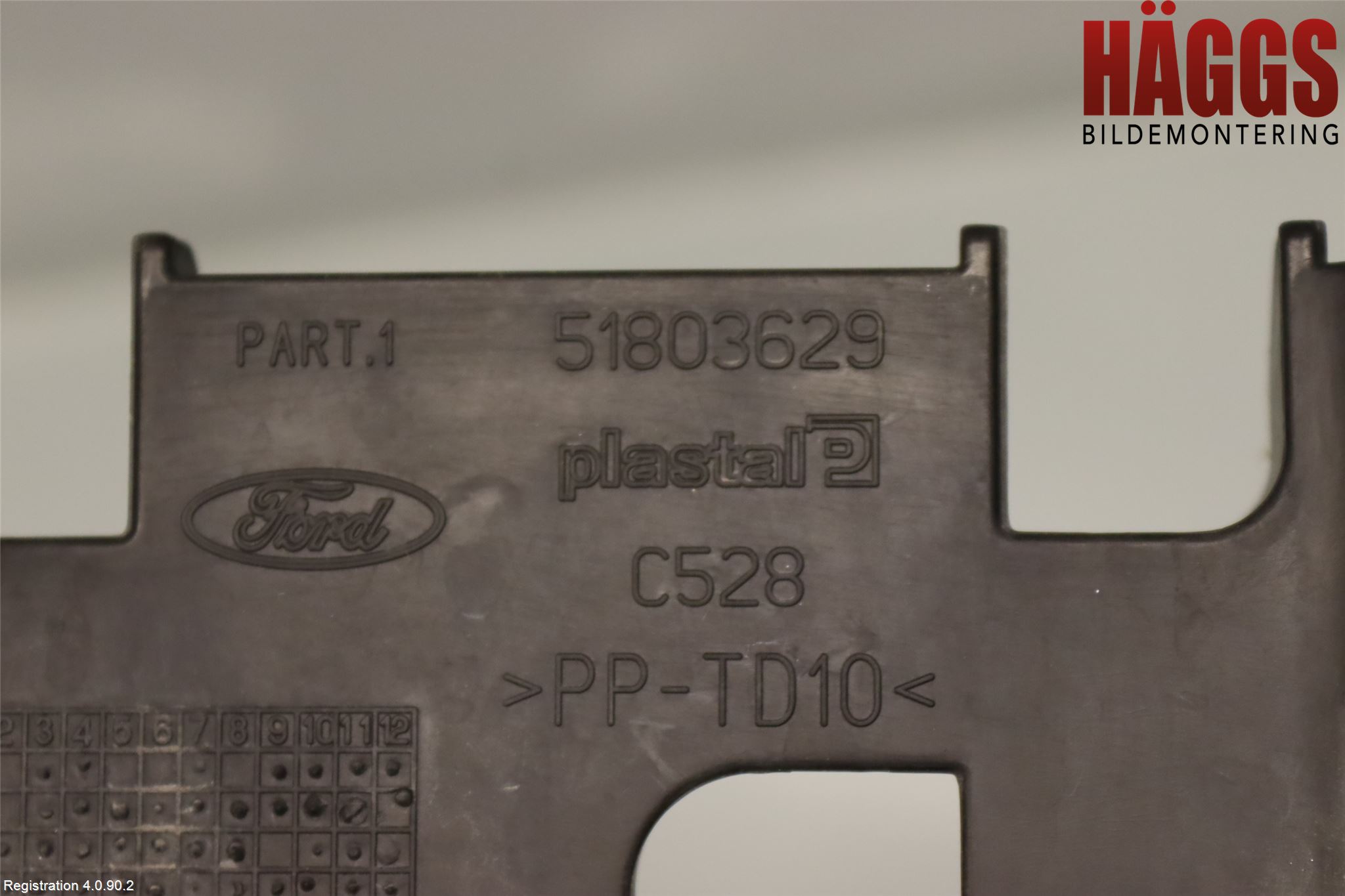 Ford KA 09-16 Front Huvlåsplåt-Balk