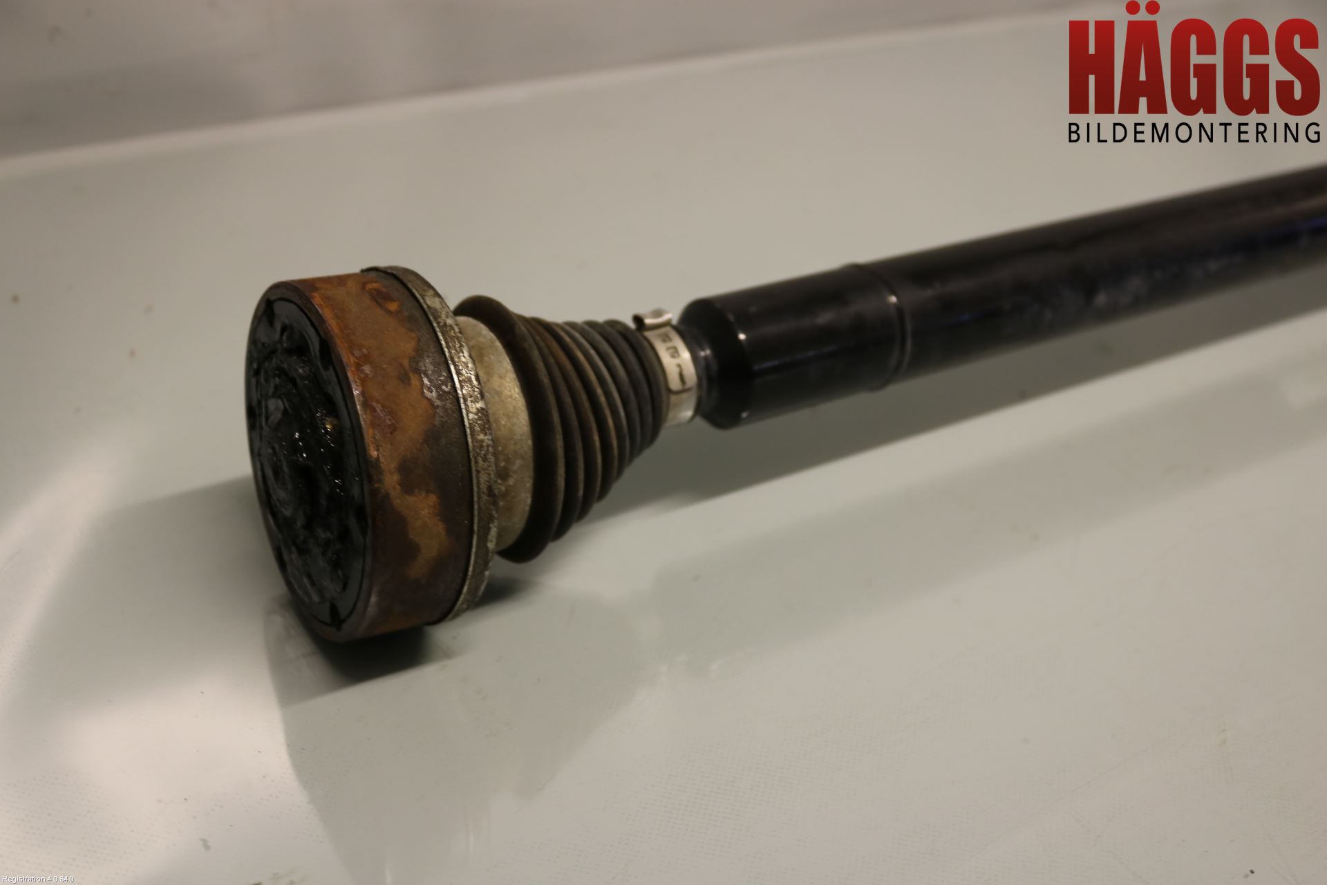 Volkswagen VW CADDY 11-15 Drivaxel Fram Höger