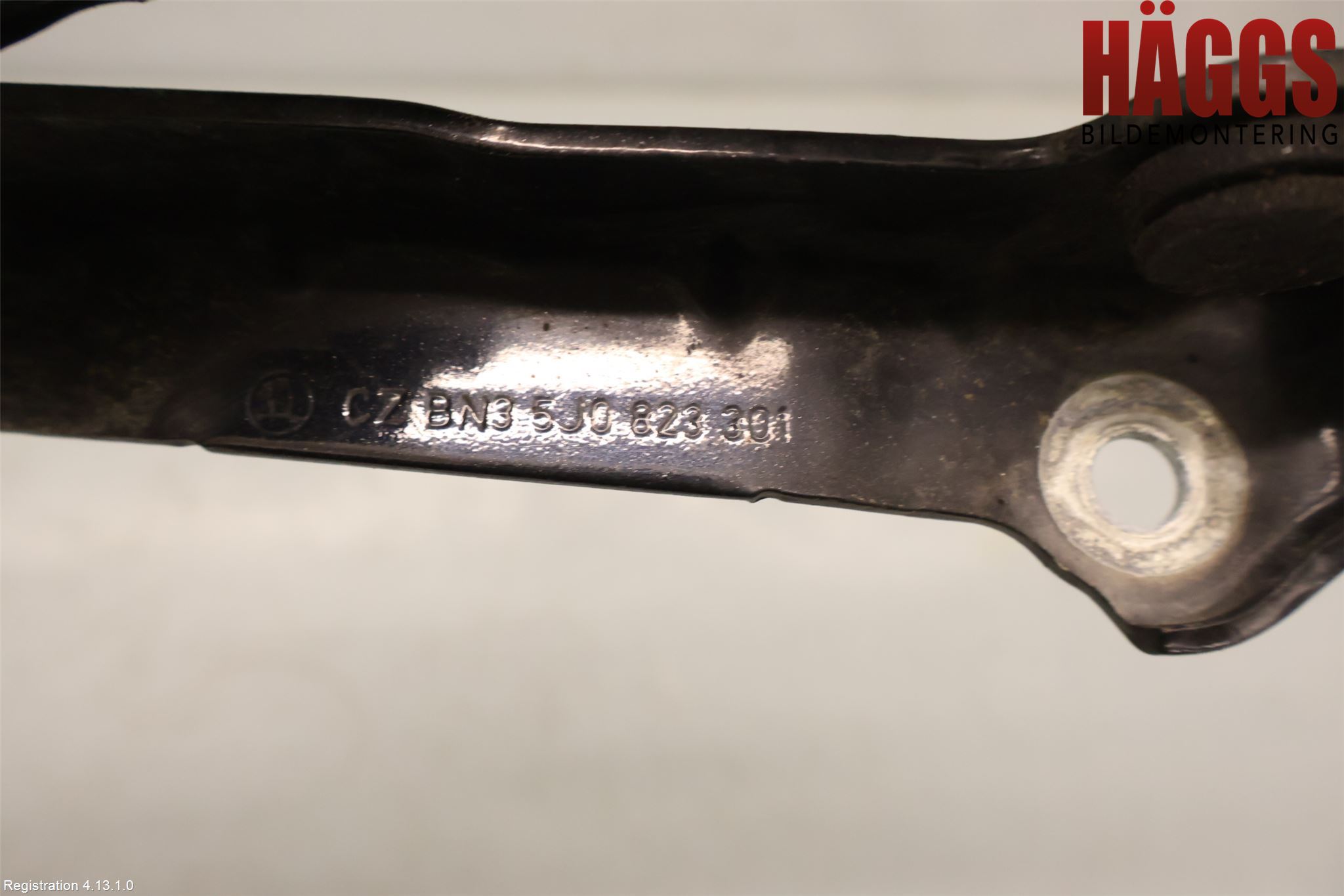 Skoda FABIA 07-14 Huvgångjärn