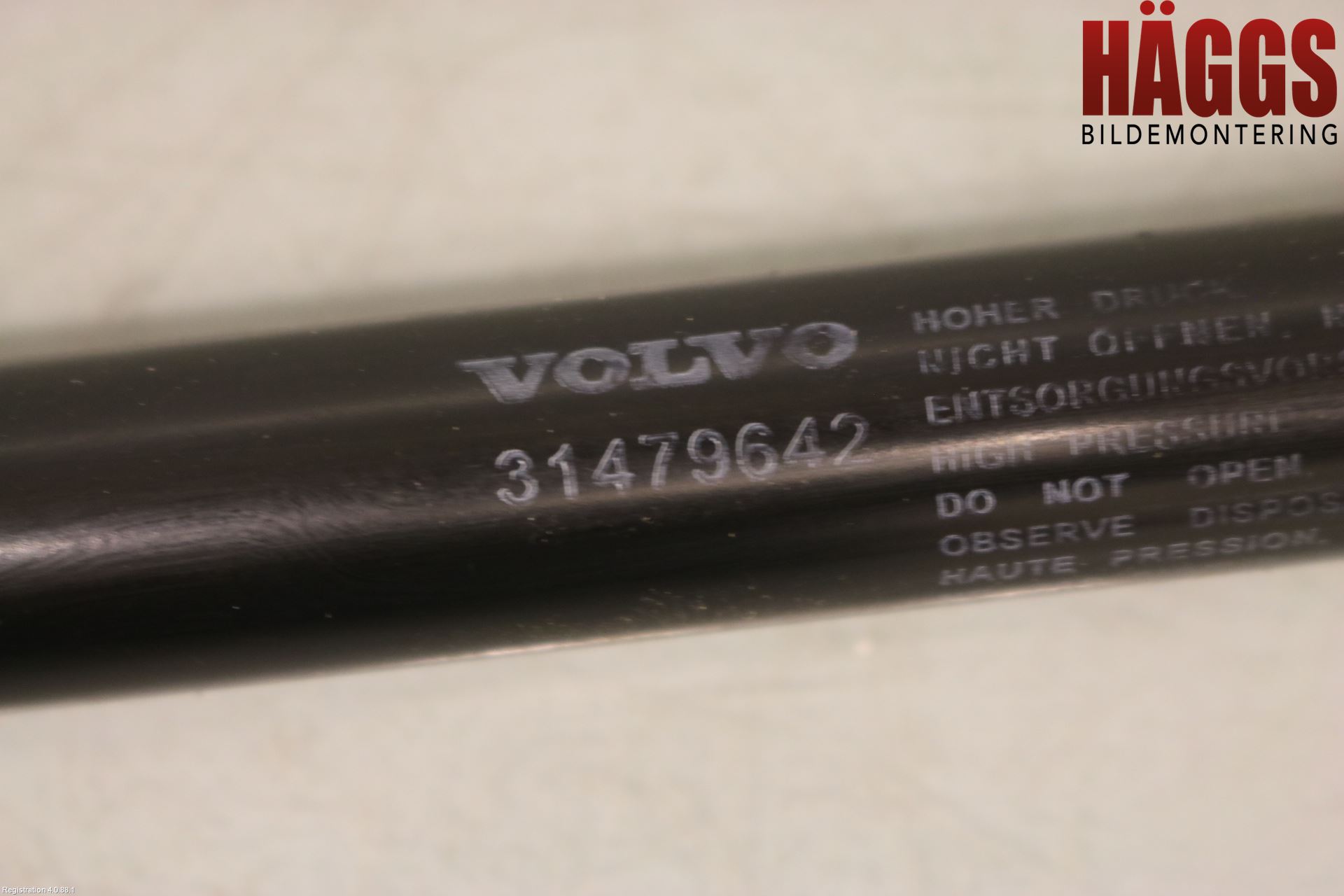 Volvo V90 17->> Gasfjäder Motorhuv