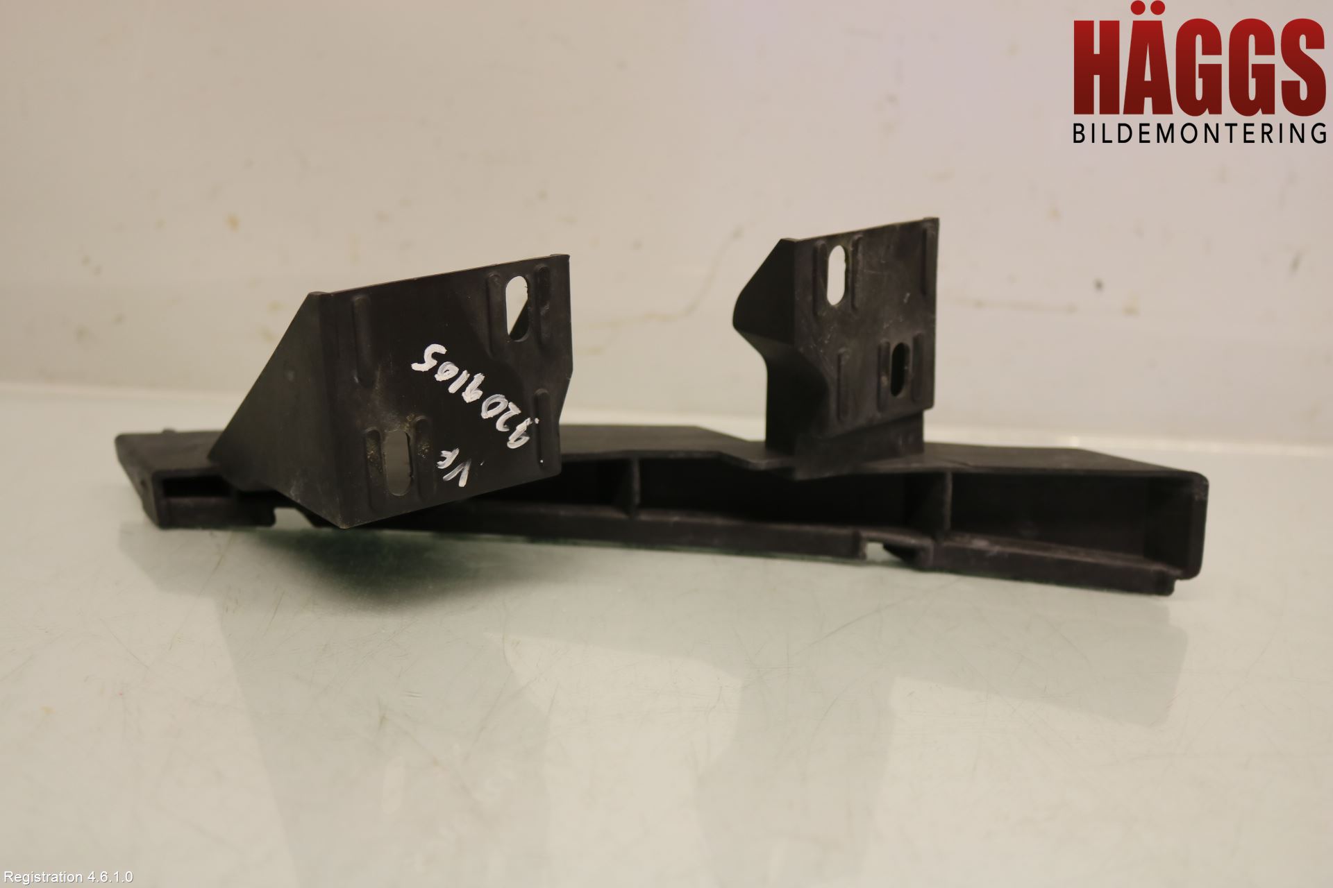 Audi Q7/SQ7 Stötfångarfäste Fram Vä