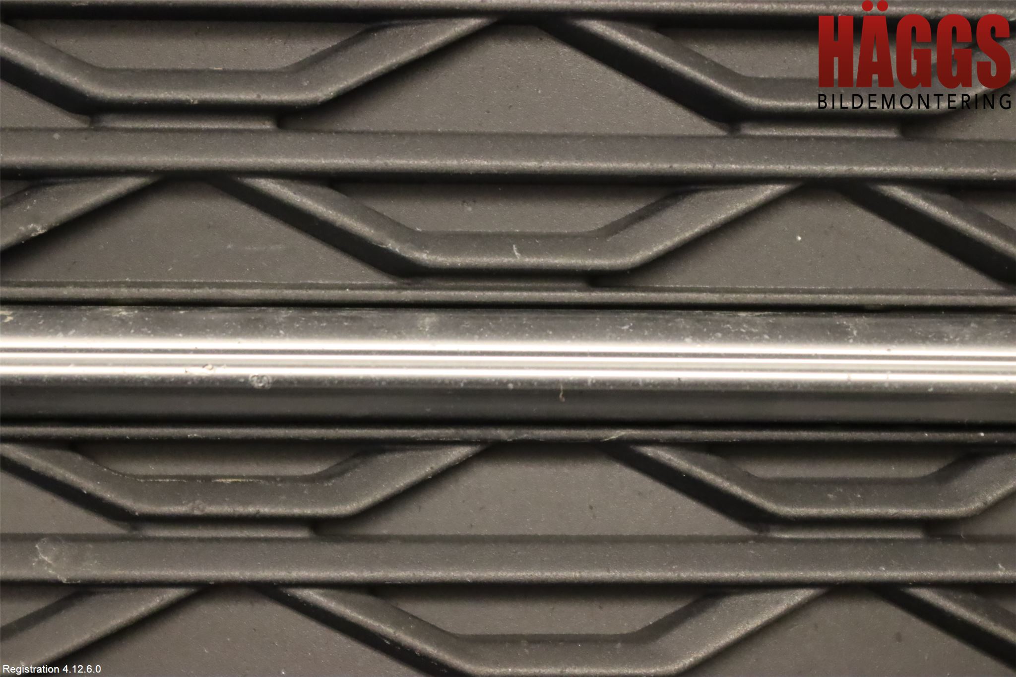 Audi A6 F2/C8 19- Grilldel Höger