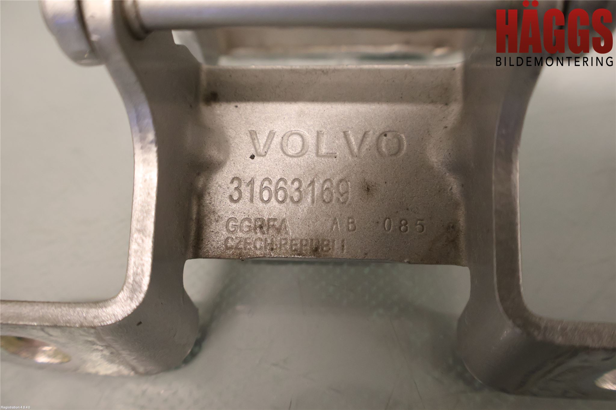 Volvo V60 19- Bakluckegångjärn Hö