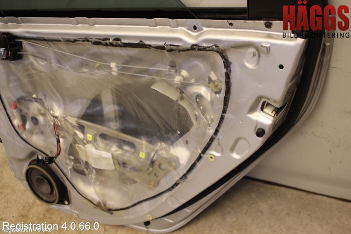 Toyota AVENSIS 98-02 Dörr Bak Höger