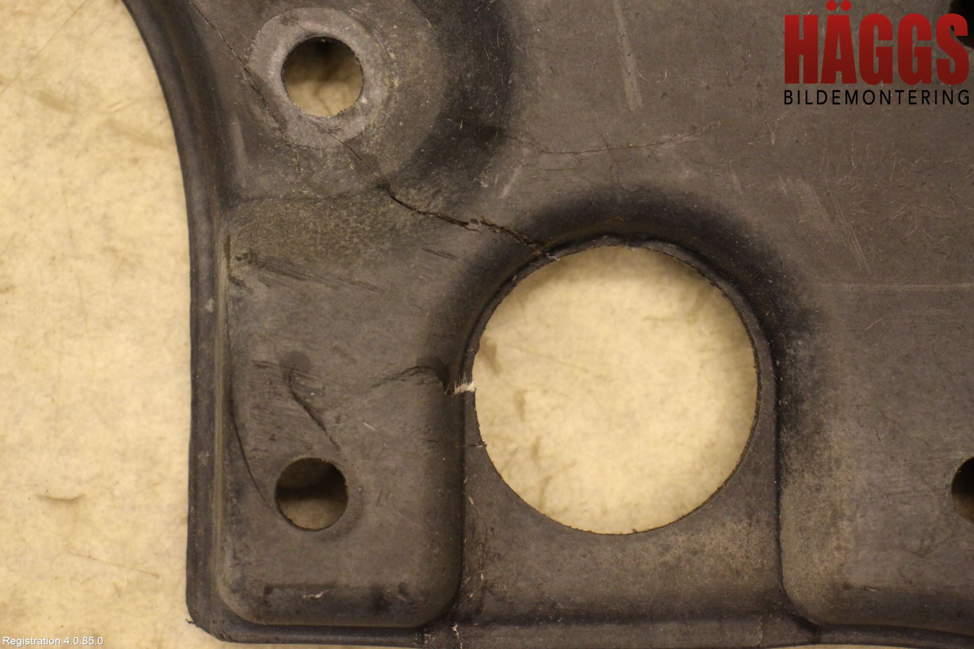 Lexus IS 220d/250/350 06-13 Hasplåt Plåt-Plast