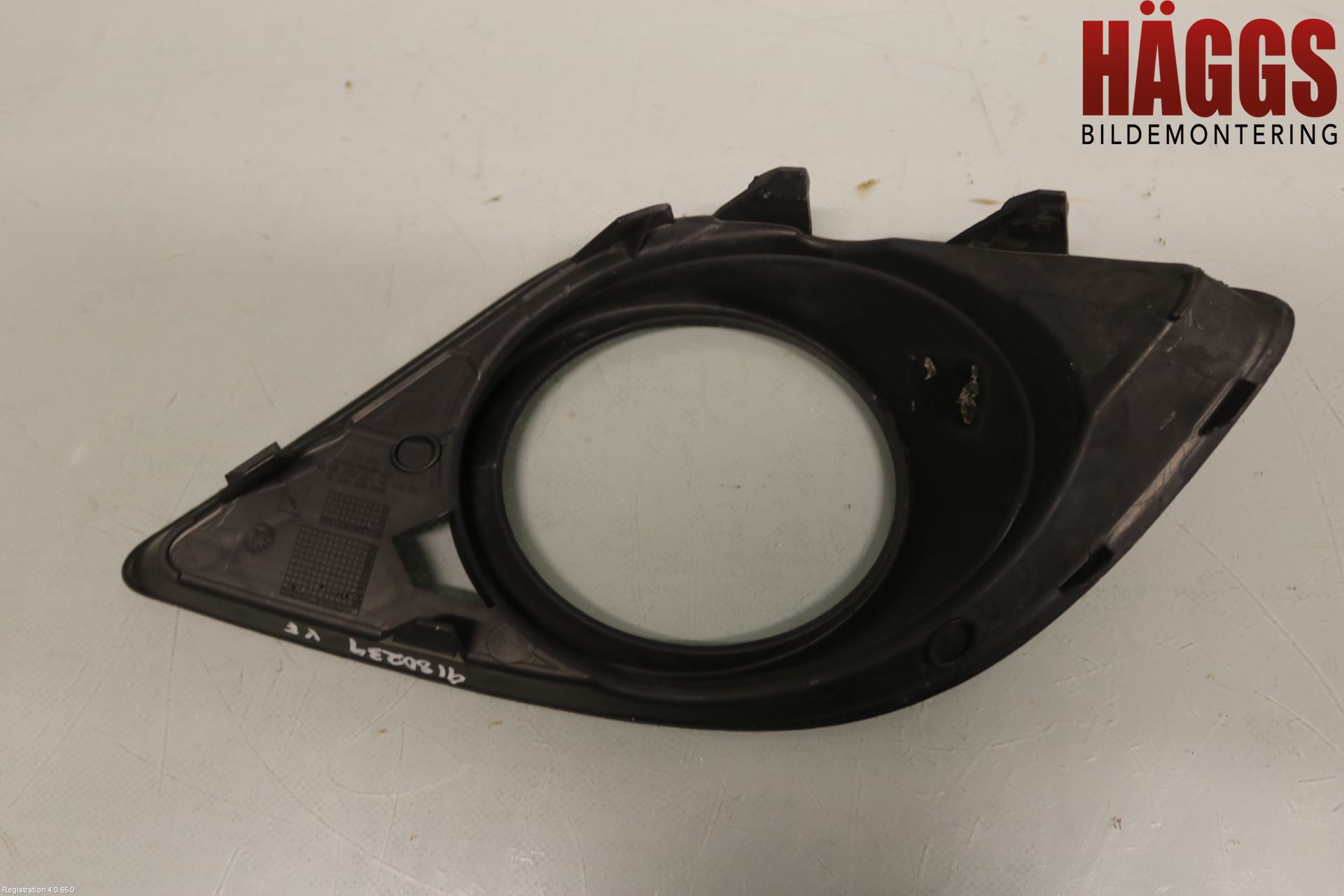 Skoda FABIA 07-14 Dimljussarg Fram