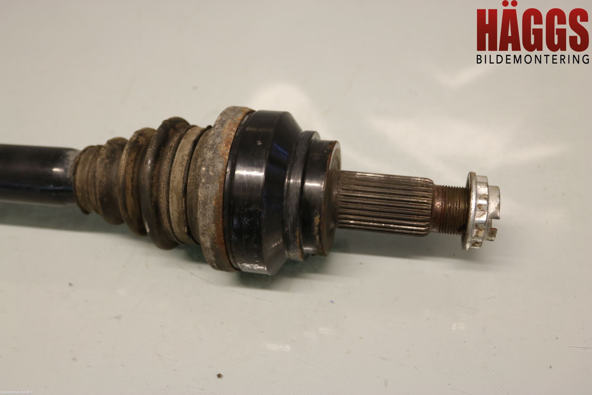 BMW 5 F10/F11/F18 09-17 Drivaxel Bak Höger
