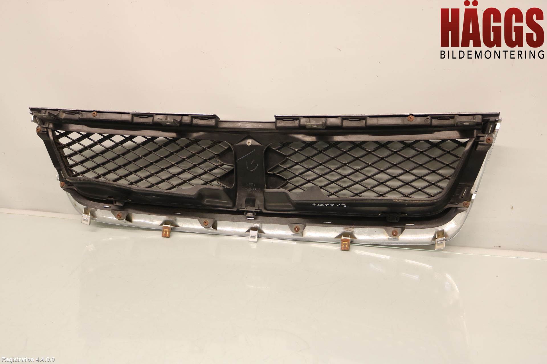 Suzuki GRAND VITARA II 06-14 Grill Komp