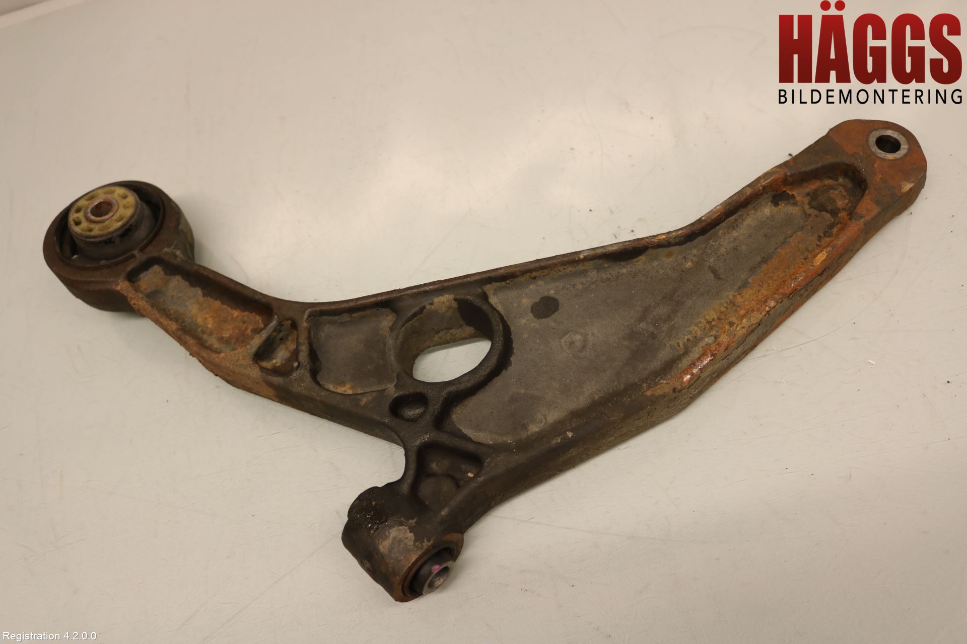 Fiat FREEMONT Bärarm Fram Undre Hö