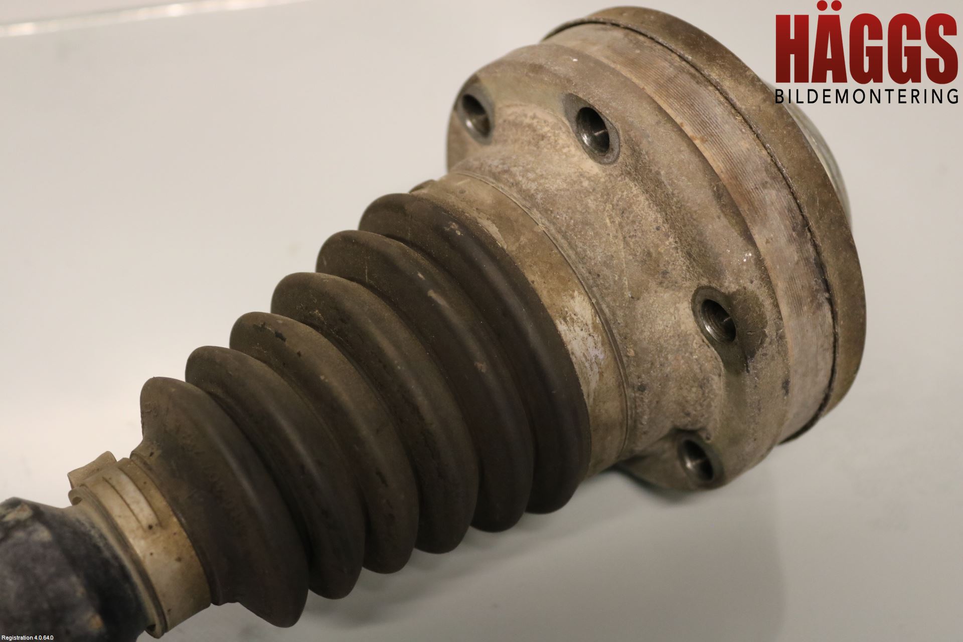 Volkswagen VW CADDY 11-15 Drivaxel Fram Höger