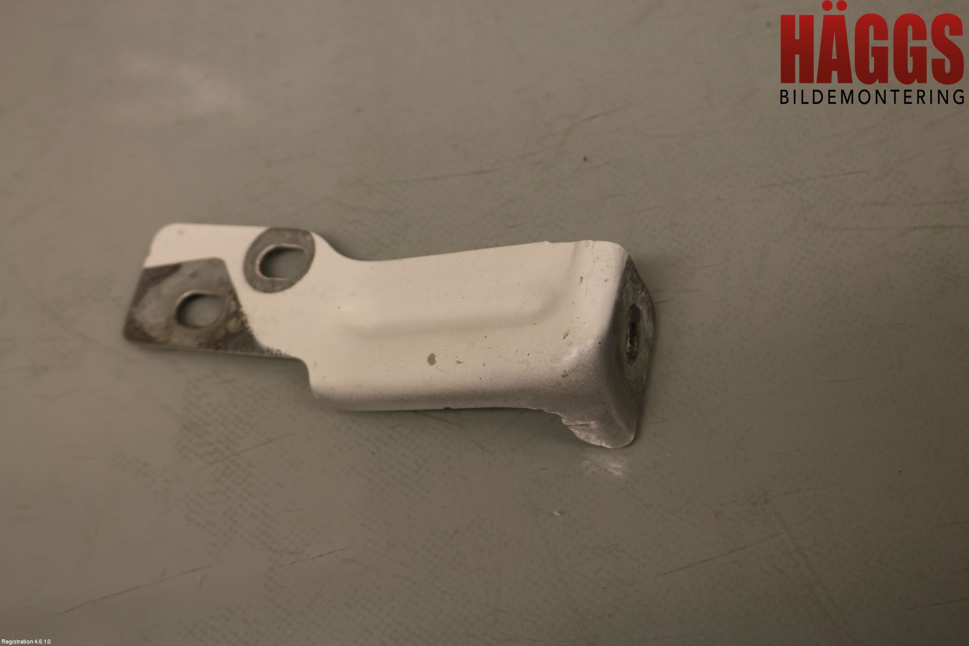 Audi Q5/SQ5 17- Skärmfäste Fram Vä