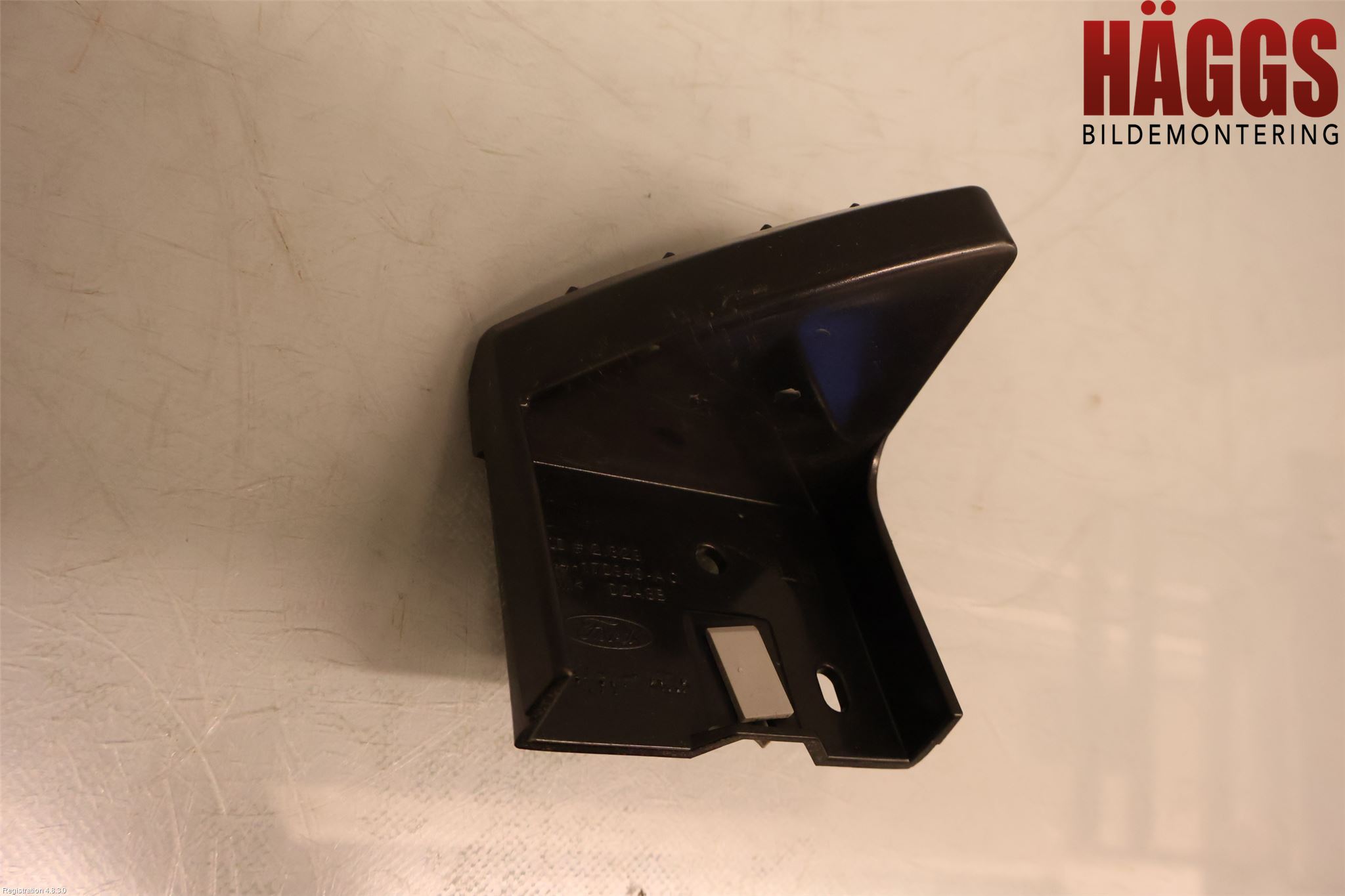 Ford KUGA 13-16 Stötfångarfäste Bak Vä