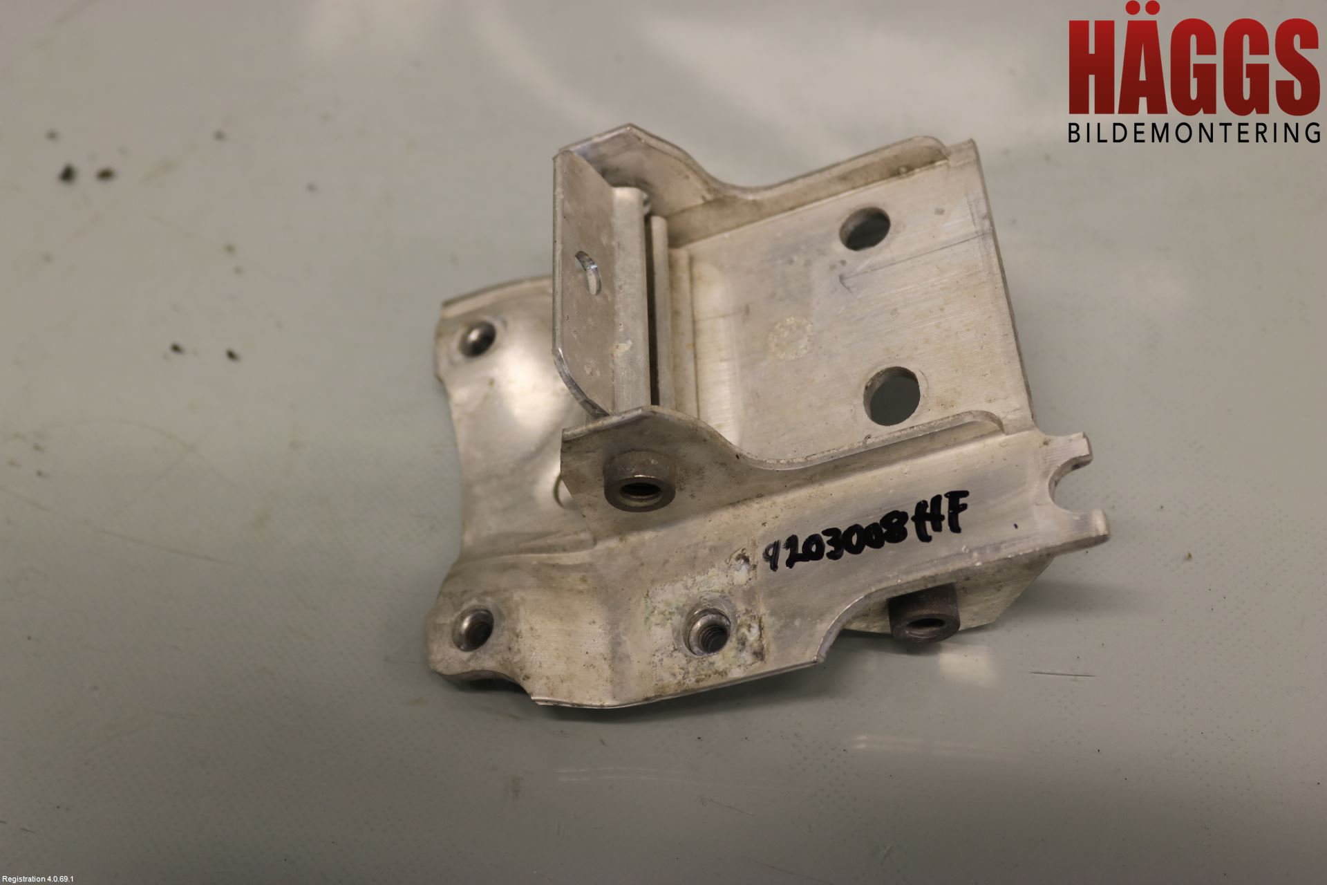 BMW 5 F10/F11/F18 09-17 Stötfångarfäste Fram Hö