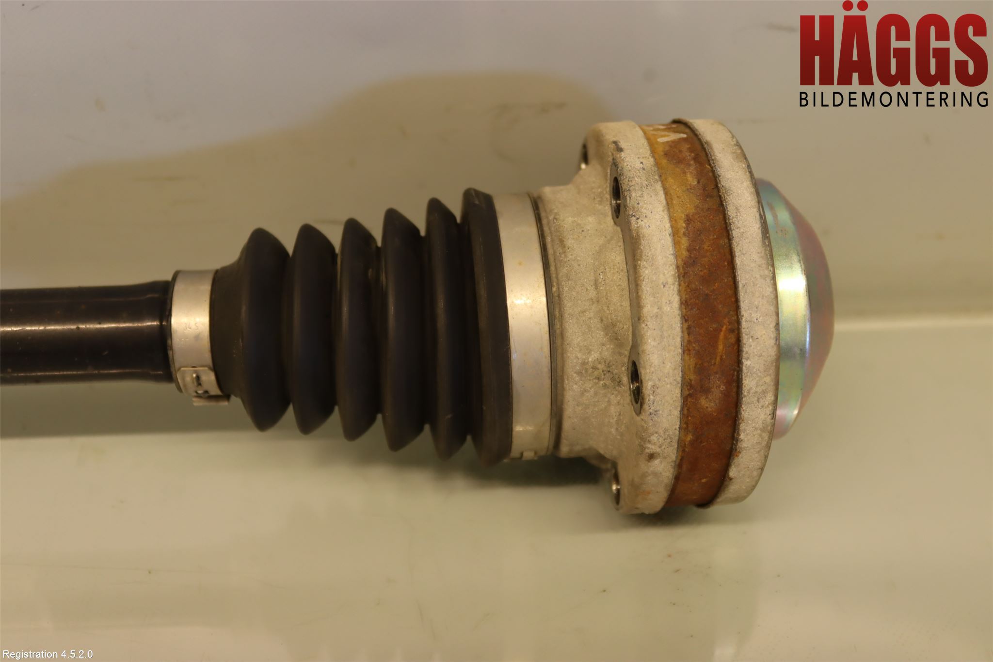 Volkswagen VW PASSAT 11-14 Drivaxel Fram Vänster
