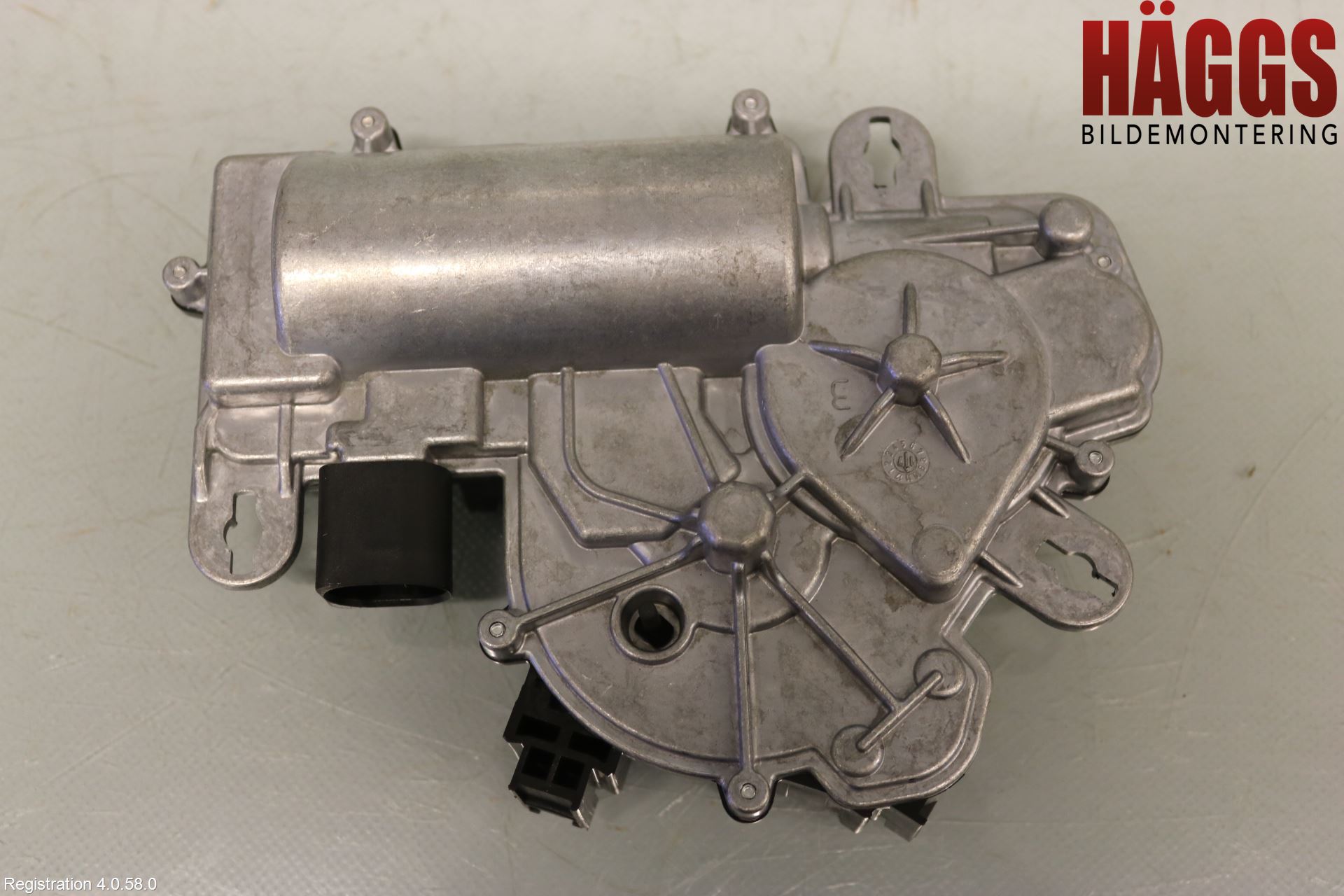 Volkswagen VW PASSAT 15-19 Bakluckeöppnare Automatisk