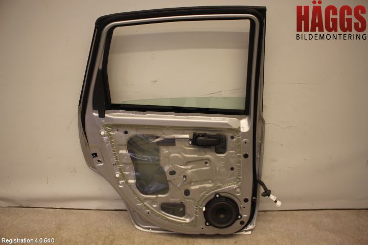 Nissan NOTE E11 06-14 Dörr Bak Vänster