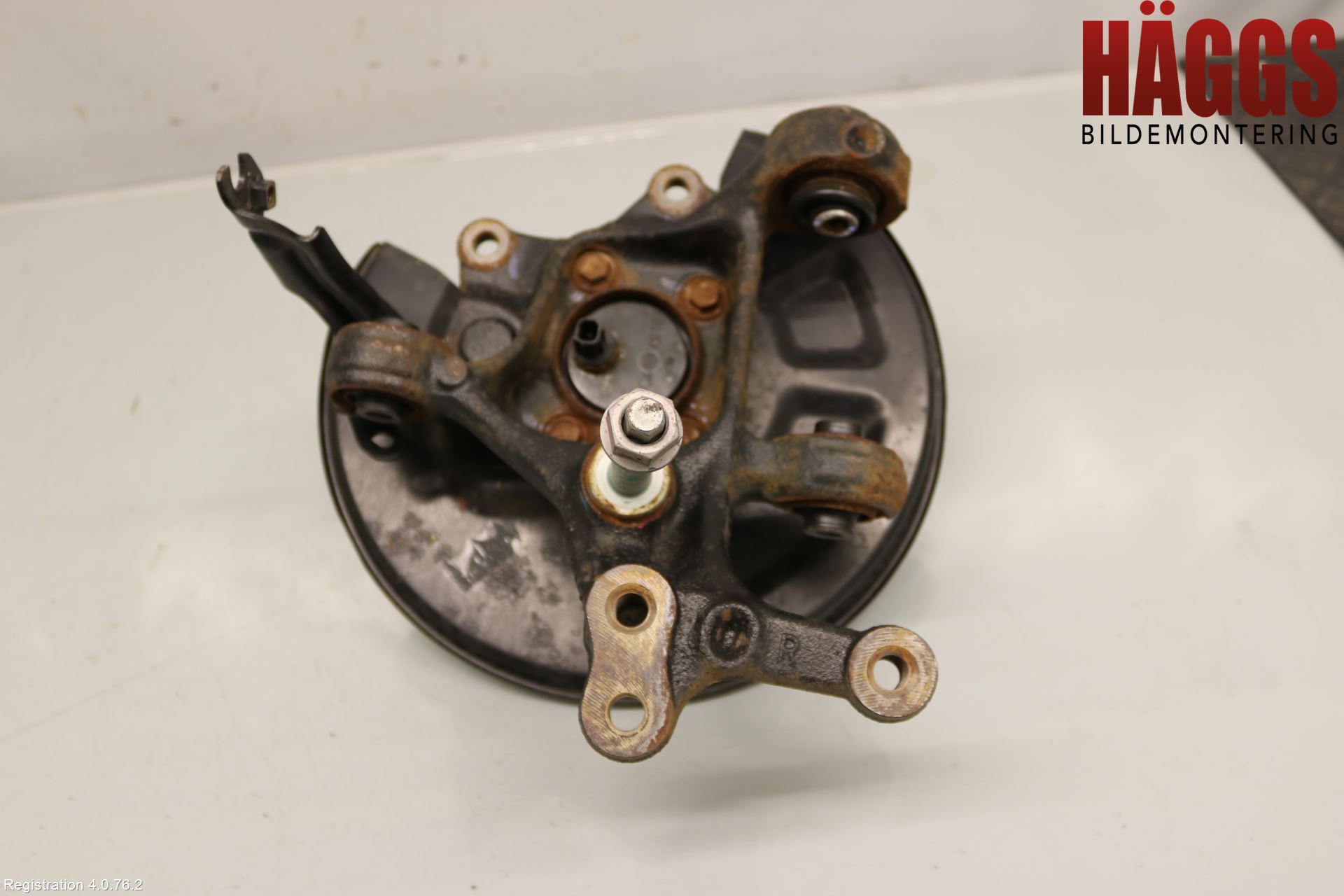 Toyota C-HR 16-23 Hjullagerhus-Spindel Hö B